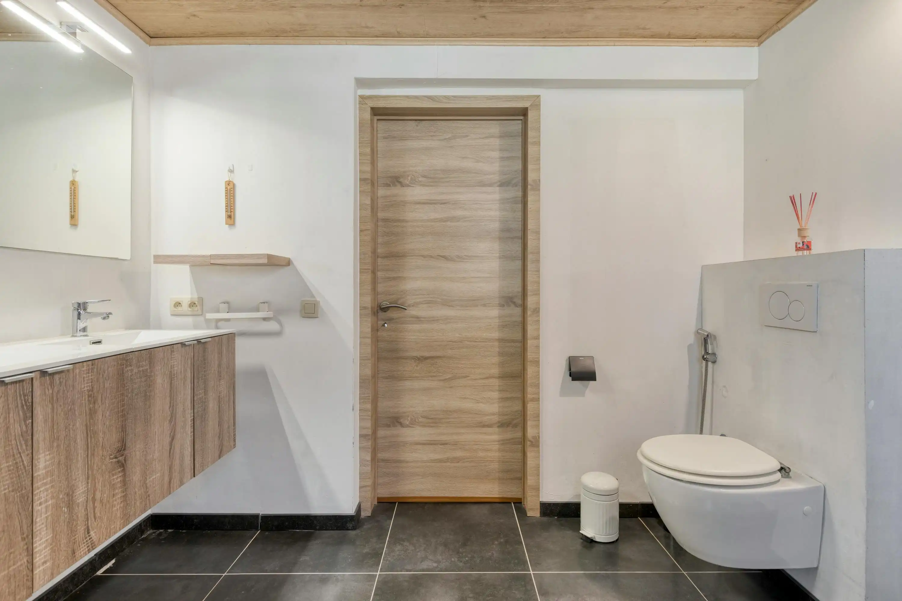 Een charmant huis met gezellige tuin en garage te Roeselare foto 14