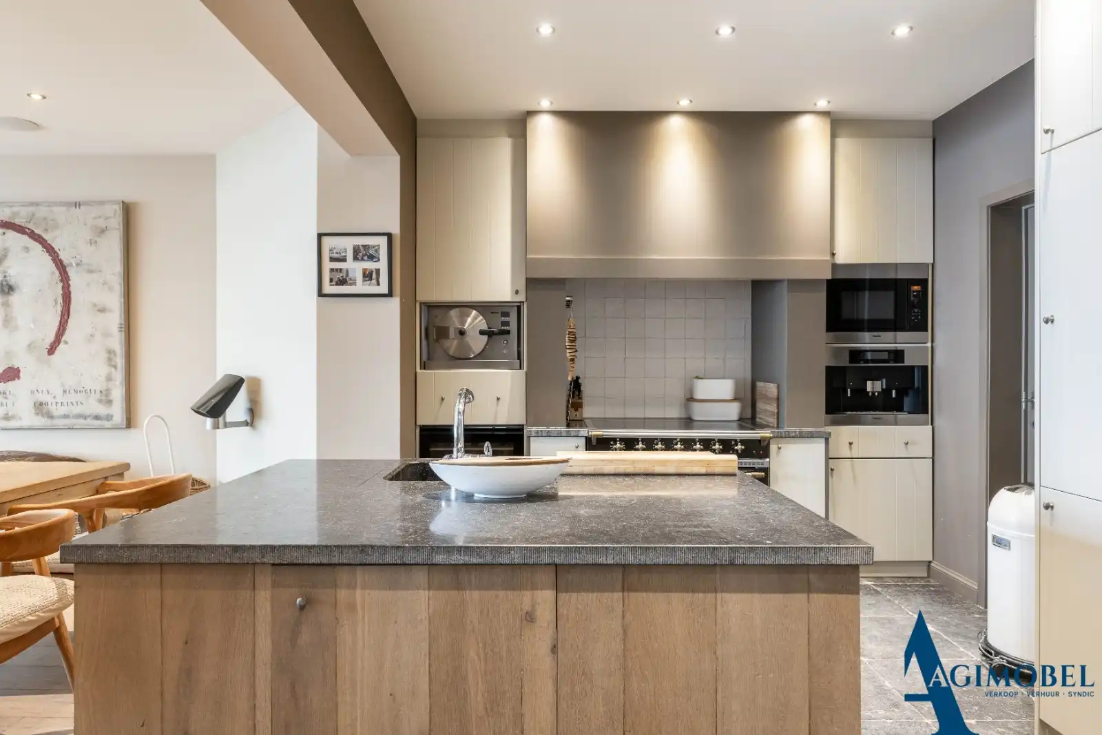 Beleef een vakantie aan zee met landelijke charme  in dit ruim appartement met terras/koer en 3 grote slaapkamers, 200m van het strand. foto 6