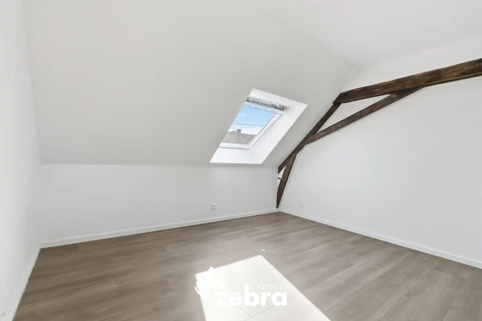 Gerenoveerde woning met 3 slaapkamers en tuin te Oostrozebeke! foto 13