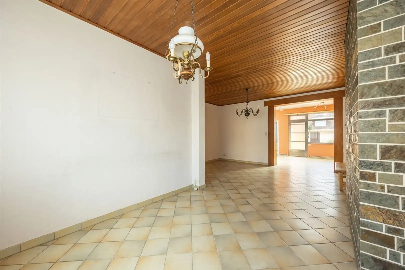 karaktervolle 3-slaapkamerwoning met grote zolder, diepe tuin en berging foto 3