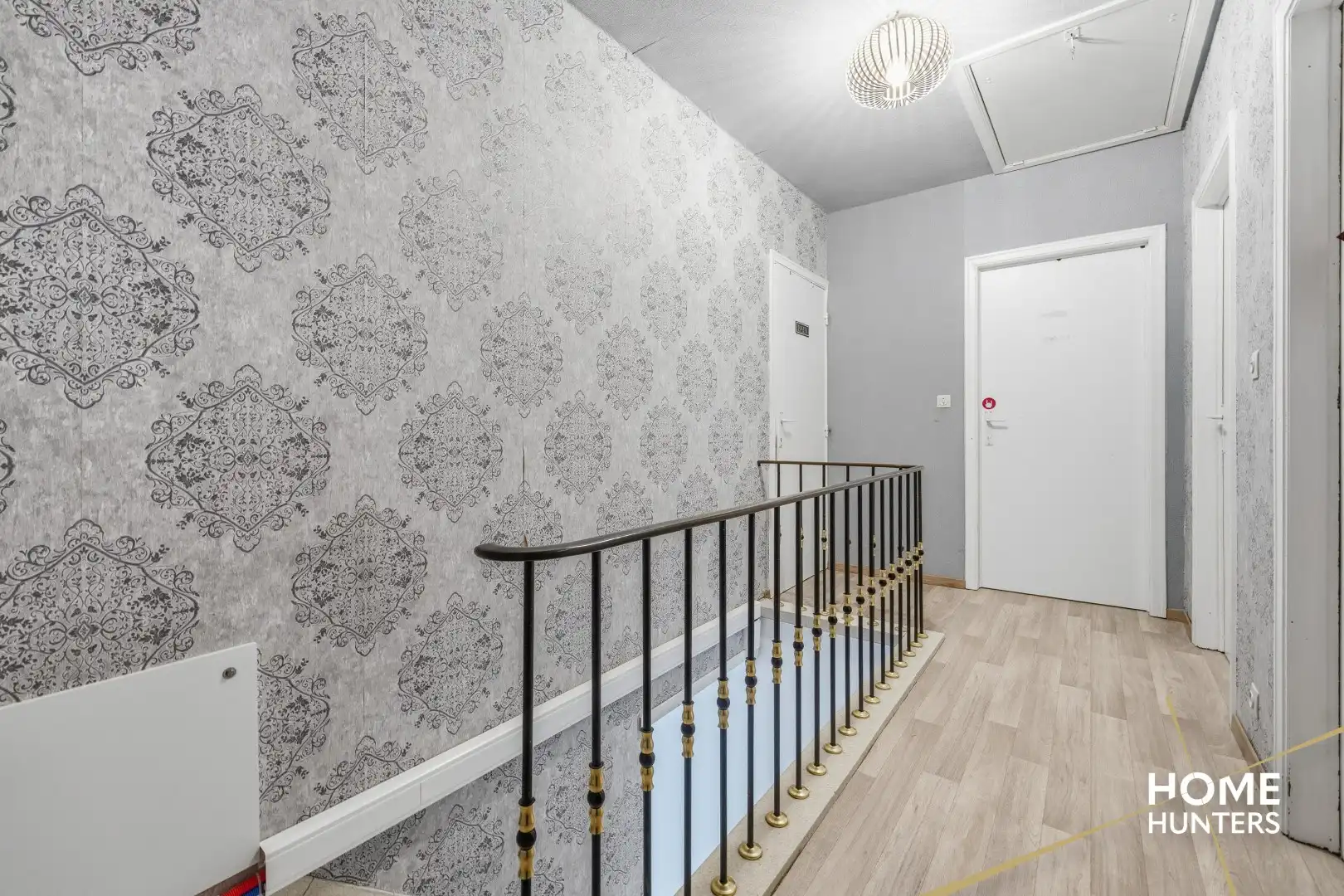 Verrassend ruime woning op een rustige ligging in Ieper met 5 slaapkamers en een oprit foto 21