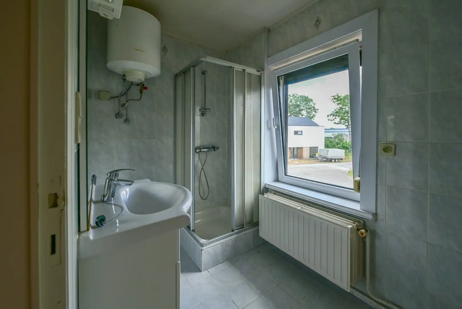 Halfopen bebouwing met 3 slaapkamers en garage op toplocatie foto 10