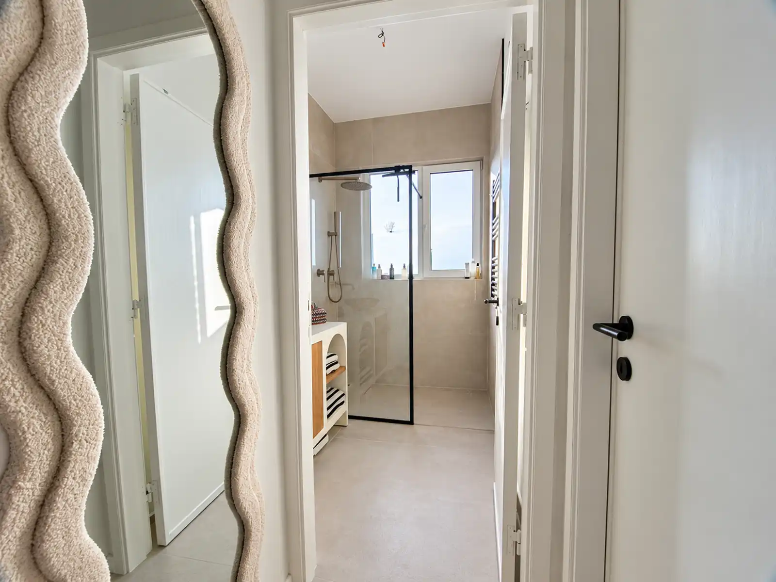 STIJLVOL GERENOVEERD APPARTEMENT MET GARAGE NABIJ FORT V foto 11