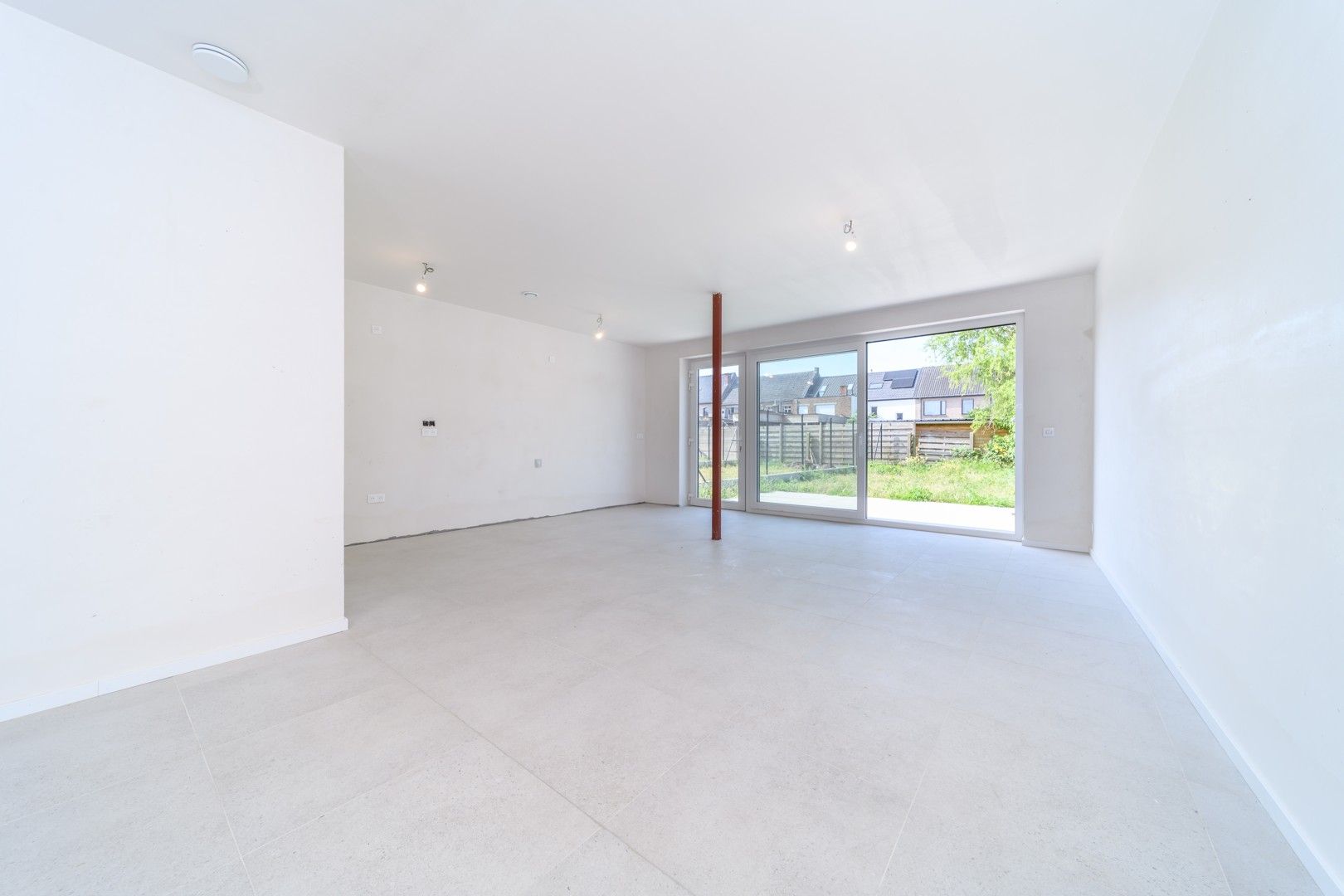 Gesloten nieuwbouwwoning met tuin te Mere foto 2
