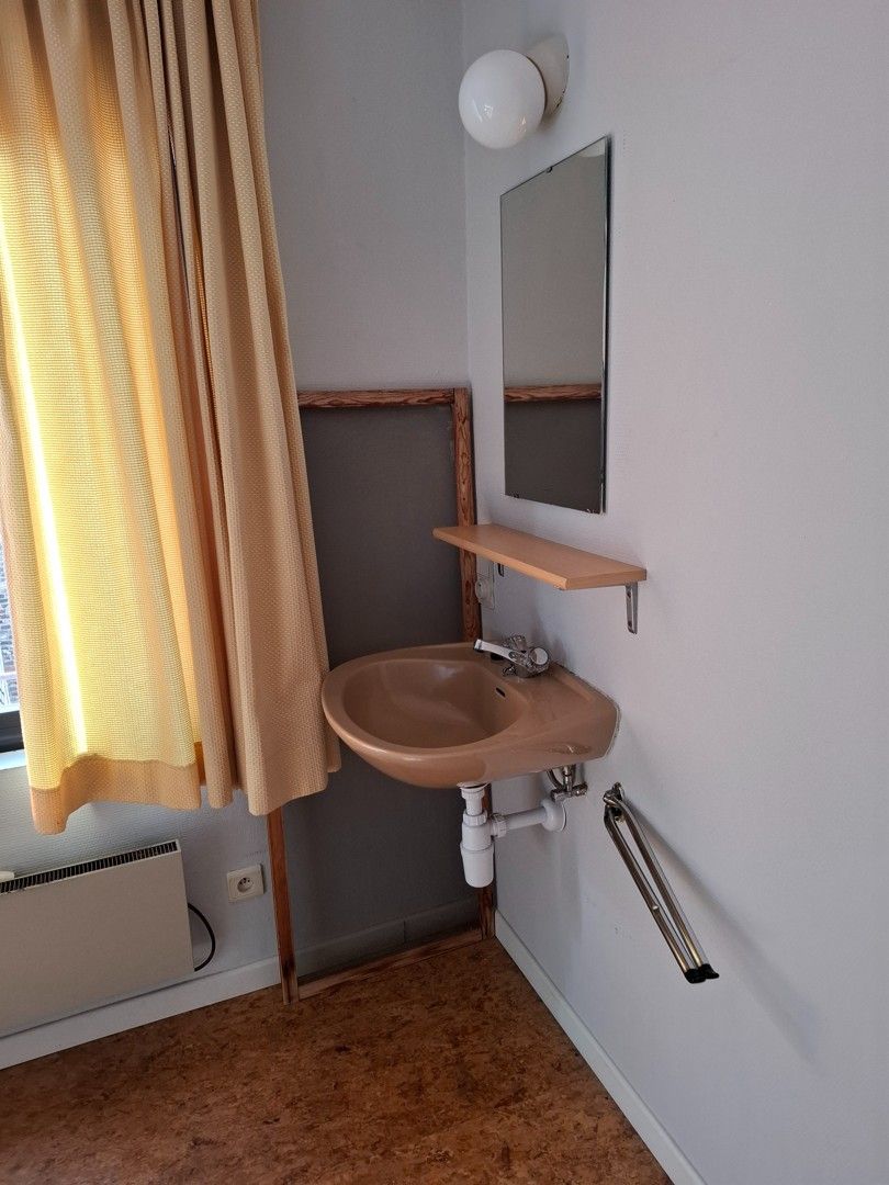 STUDENTENKAMER (geen domicilie mogelijk!) met fietsenstalling op binnenkoer. foto 33