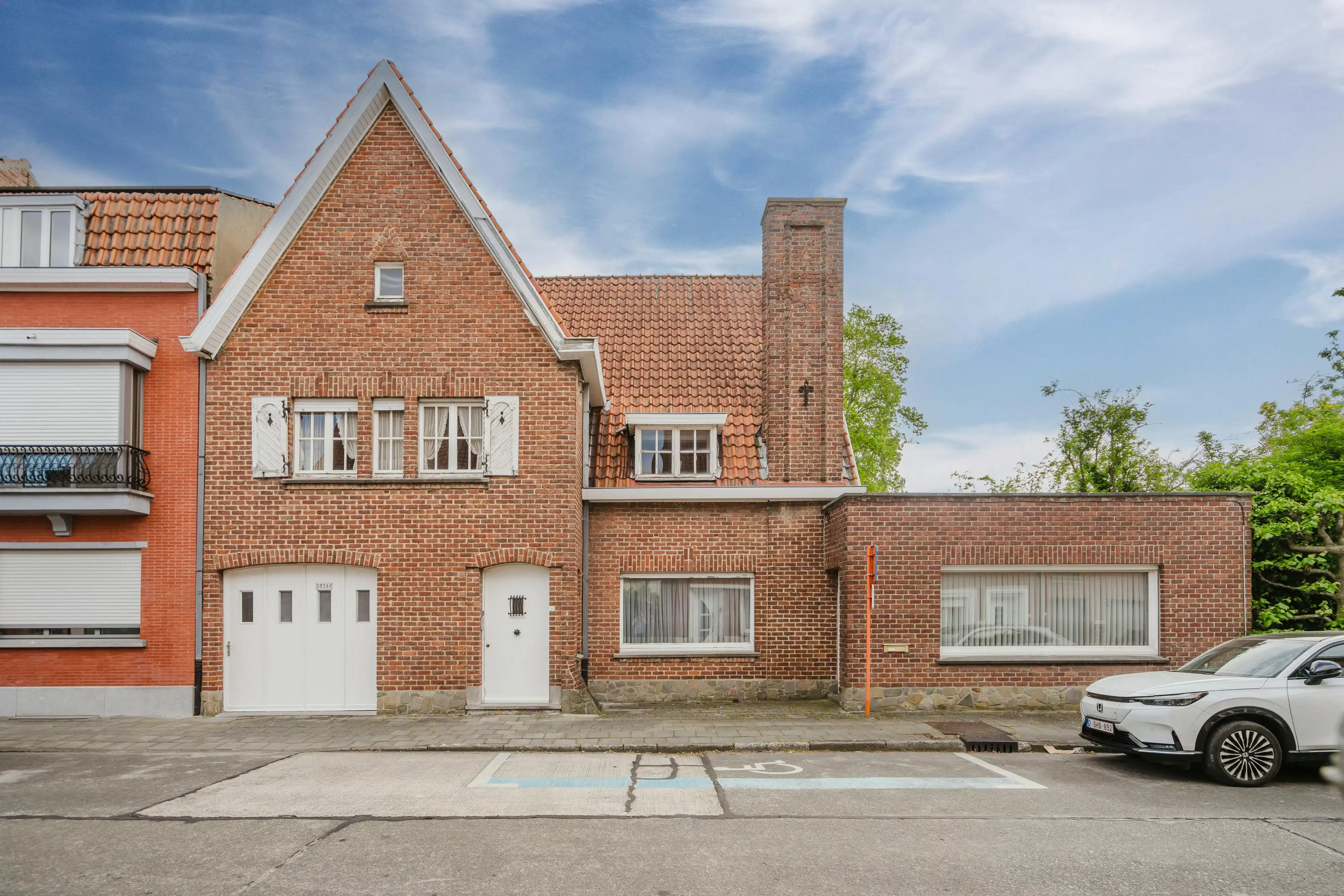 Karaktervolle woning met 4 slaapkamers te koop in Bissegem! foto 2