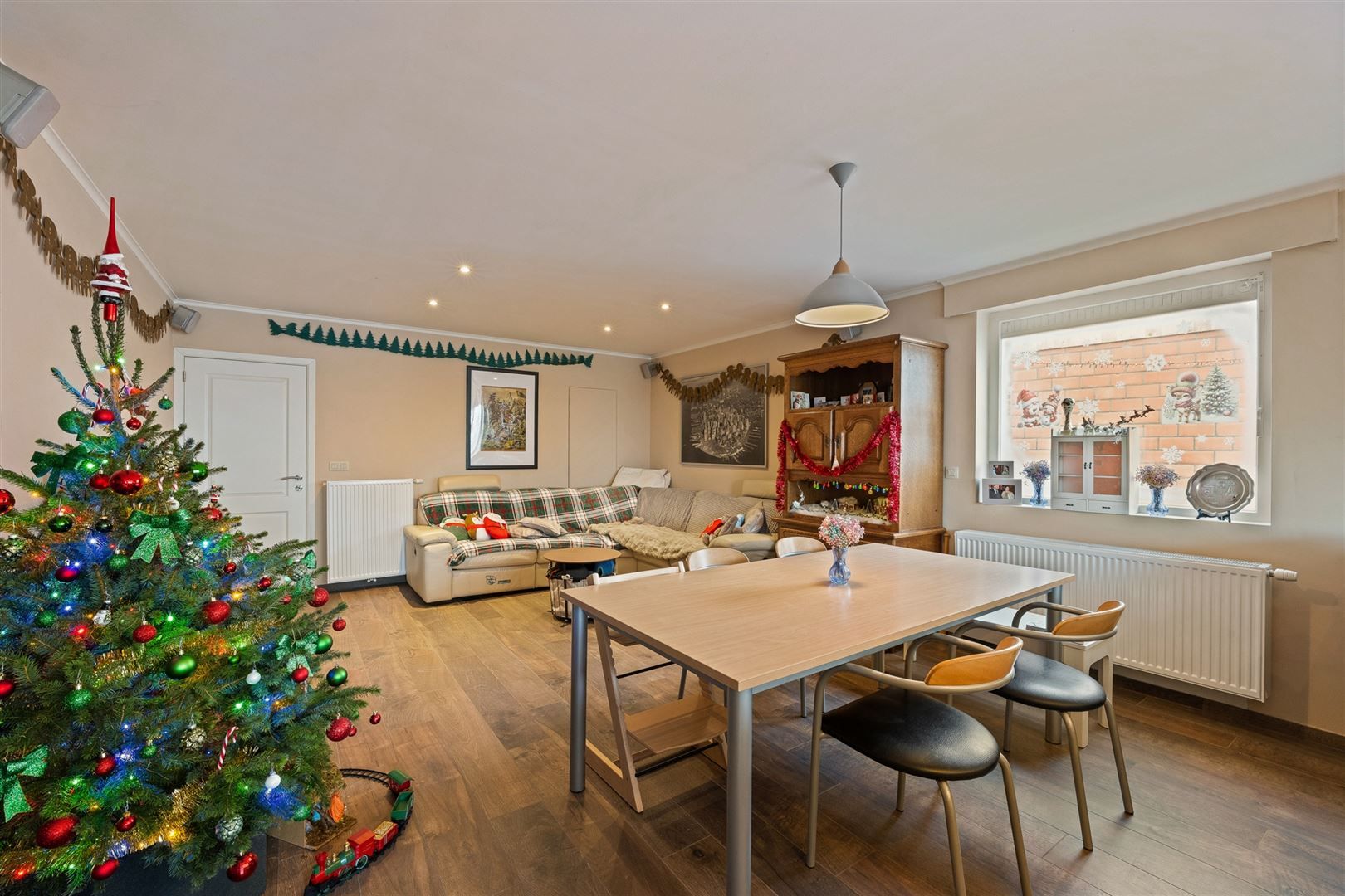 Halfopen bebouwing met garage foto 6