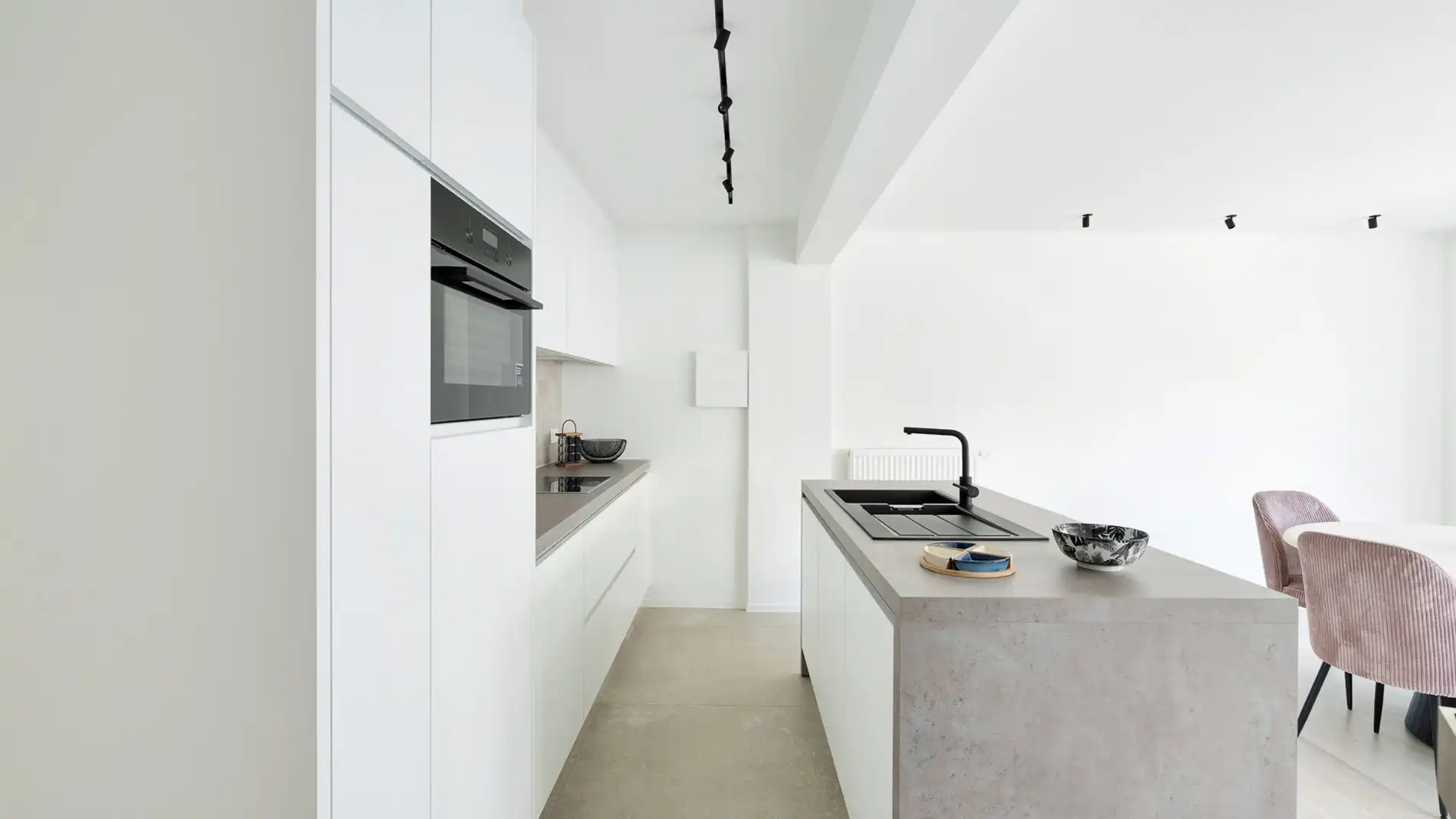 Luxueus gerenoveerd tweeslaapkamerappartement aan de vernieuwde boulevard van Heist foto 5