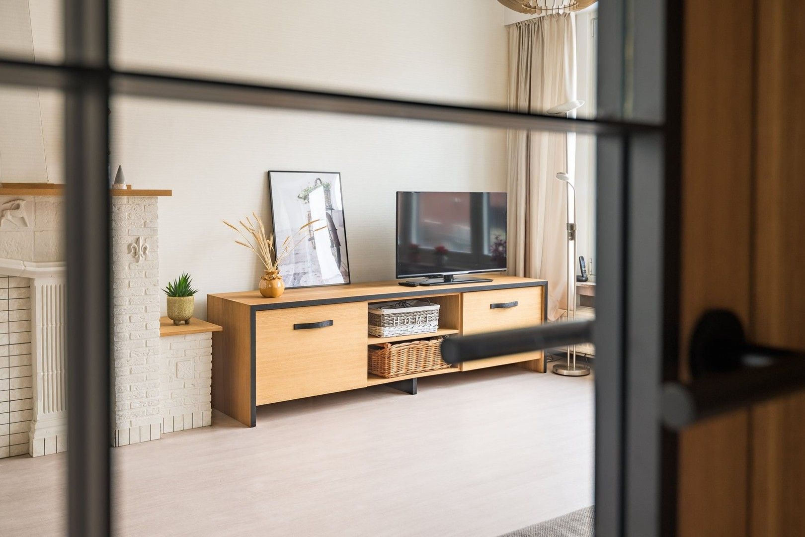 Instapklare woning met garage in een rustige straat! foto 2