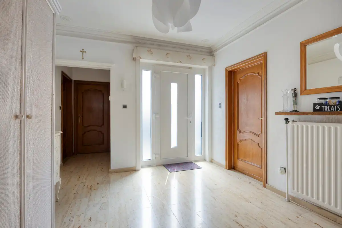 GELIJKVLOERSE WONING MET 3 SLK op 17A89CA NABIJ CENTRUM BILZEN. foto 7