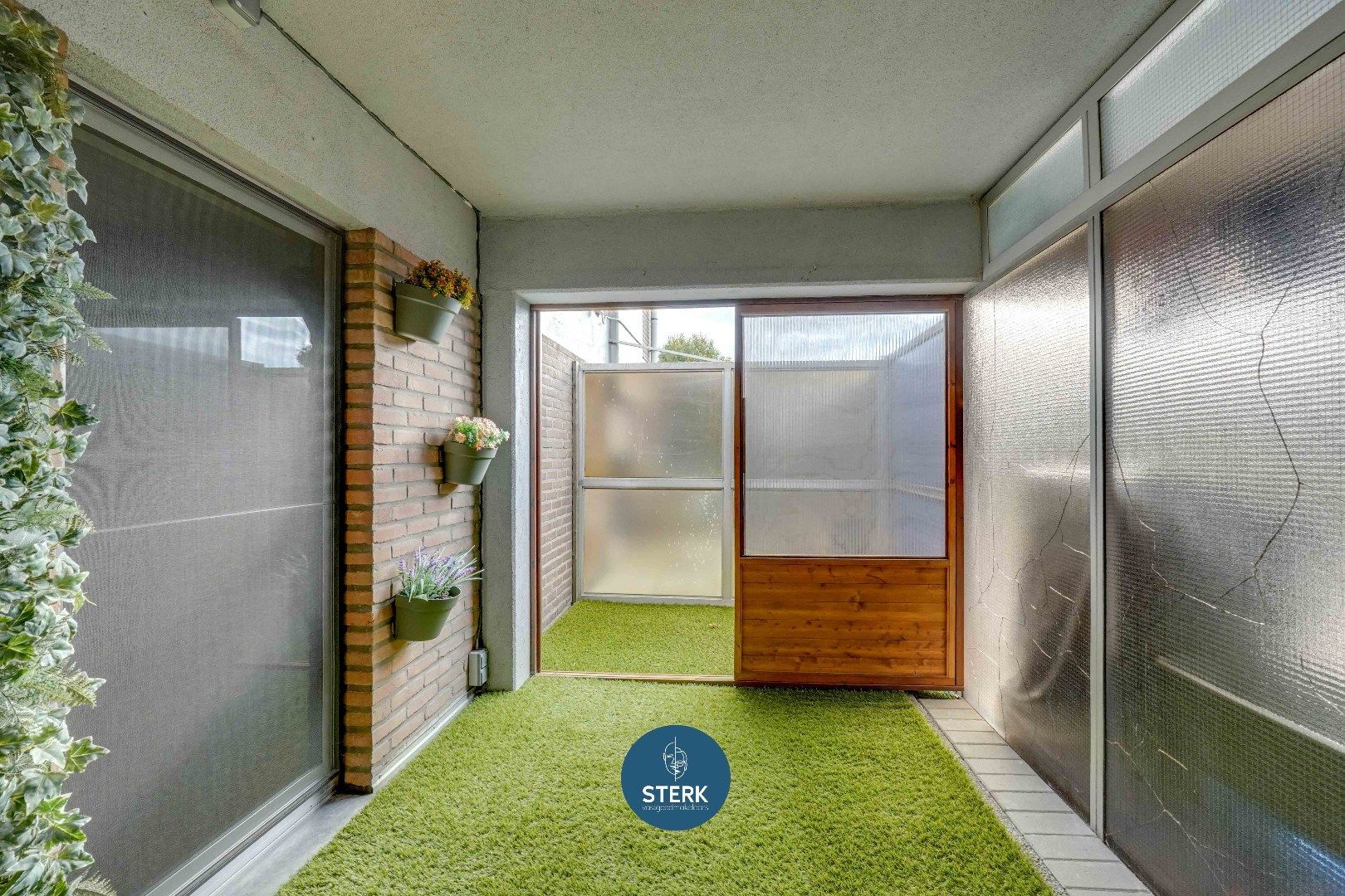 INSTAPKLAAR APPARTEMENT MET 2 SLPKS OP EEN CENTRALE LOCATIE TE REKEM !  foto 15