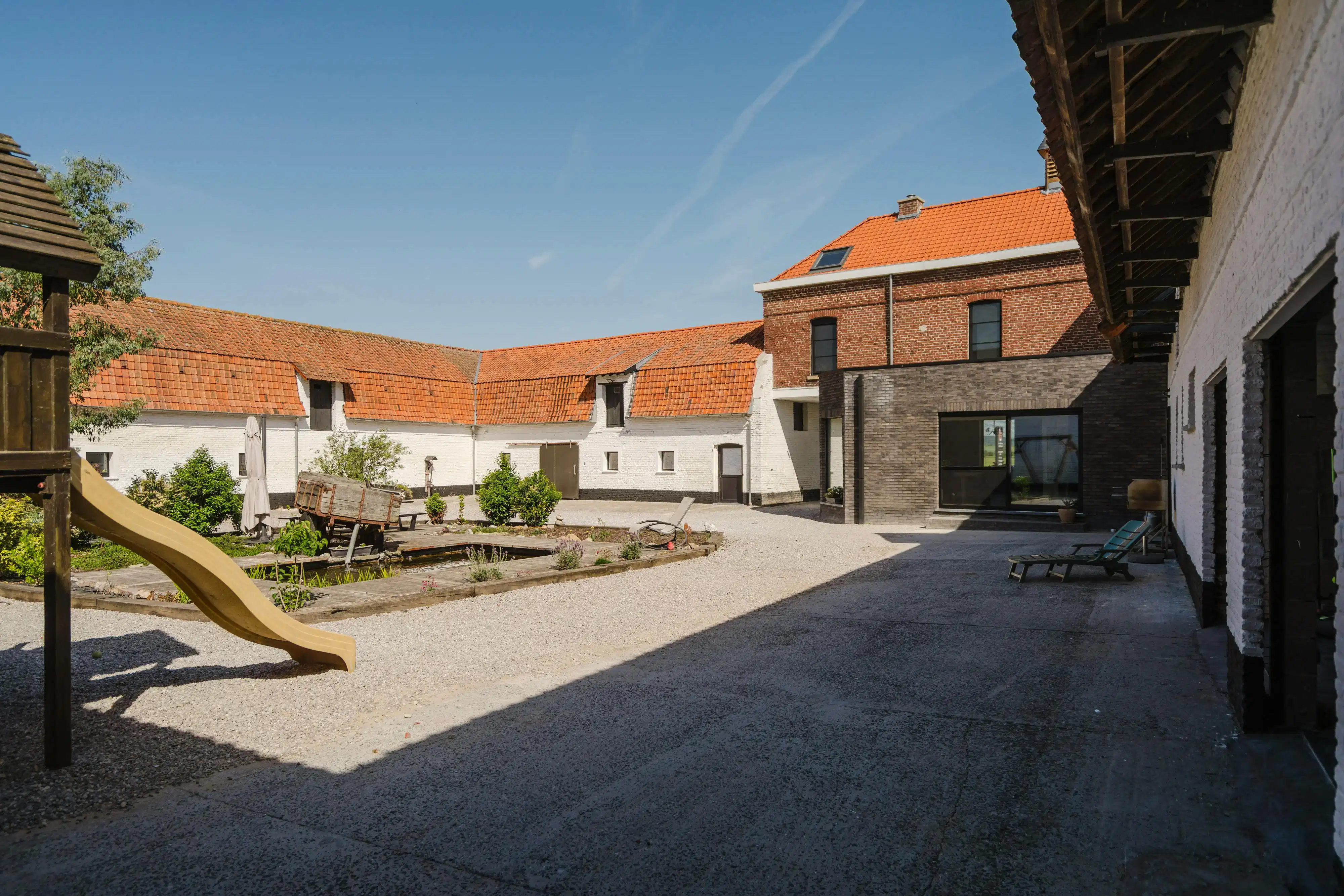 Karaktervolle hoeve met open zicht op de Kemmelberg en tal van mogelijkheden op 7.425 m² foto 3