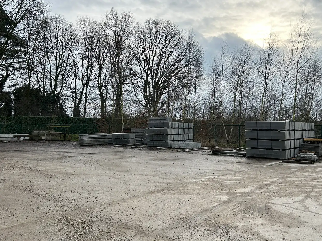 BEDRIJGSPANDEN MET KANTOREN EN MACHINES EN ROLLEND MATERIEEL foto 23