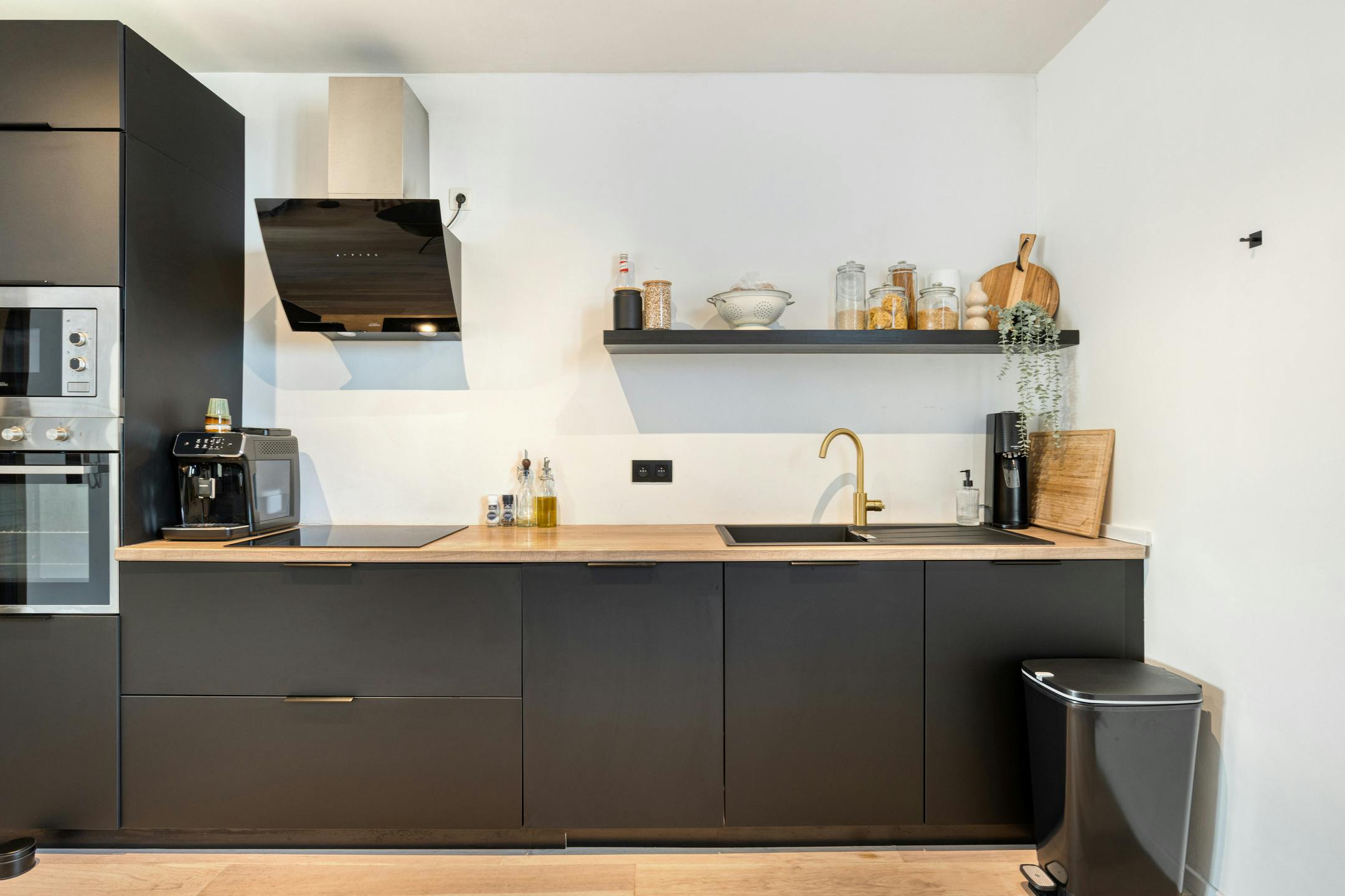 Recent gerenoveerd appartement met terras te koop in Antwerpen foto 11