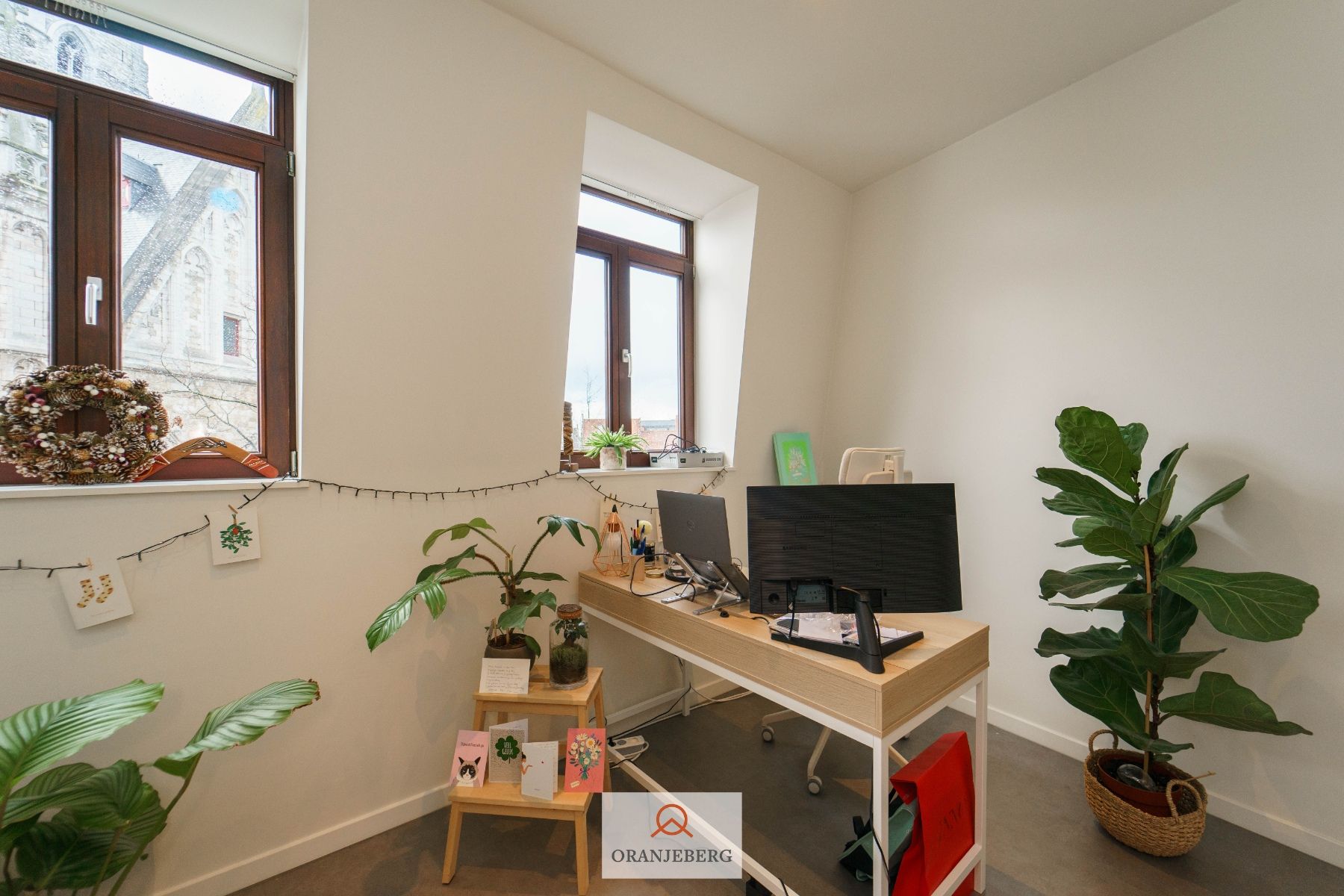 Uniek gelegen gerenoveerd appartement in hartje Gent op het Sint-Baafsplein foto 10