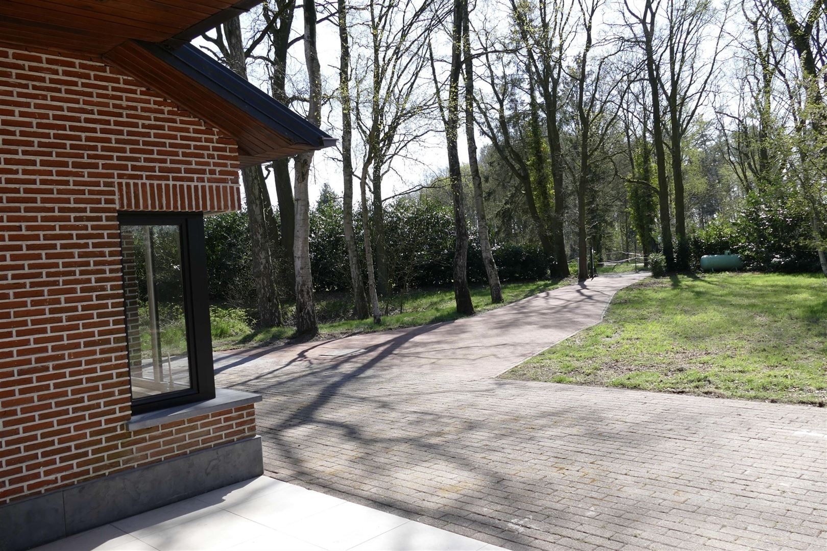 Grondig opgefriste vakantiewoning met grote tuin foto 14