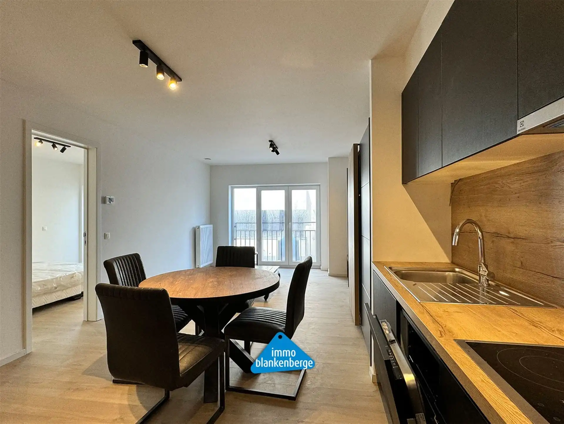 Nieuwbouwappartement met Geïnstalleerde Keuken en 2 Slaapkamers op de Eerste Verdieping foto 2