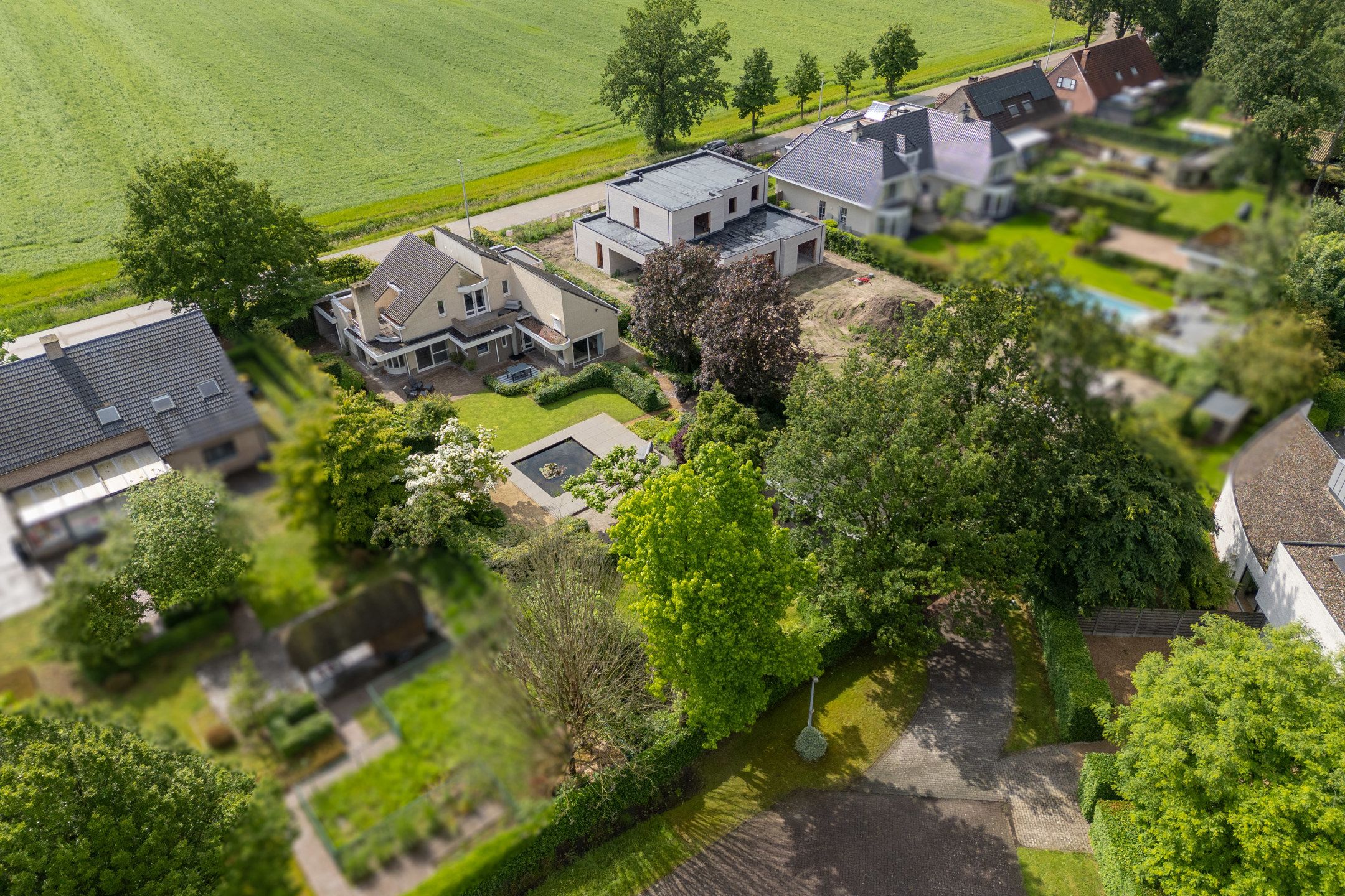 Unieke instapklare villa op 1500 m² te Oud-Turnhout foto {{pictureIndex}}