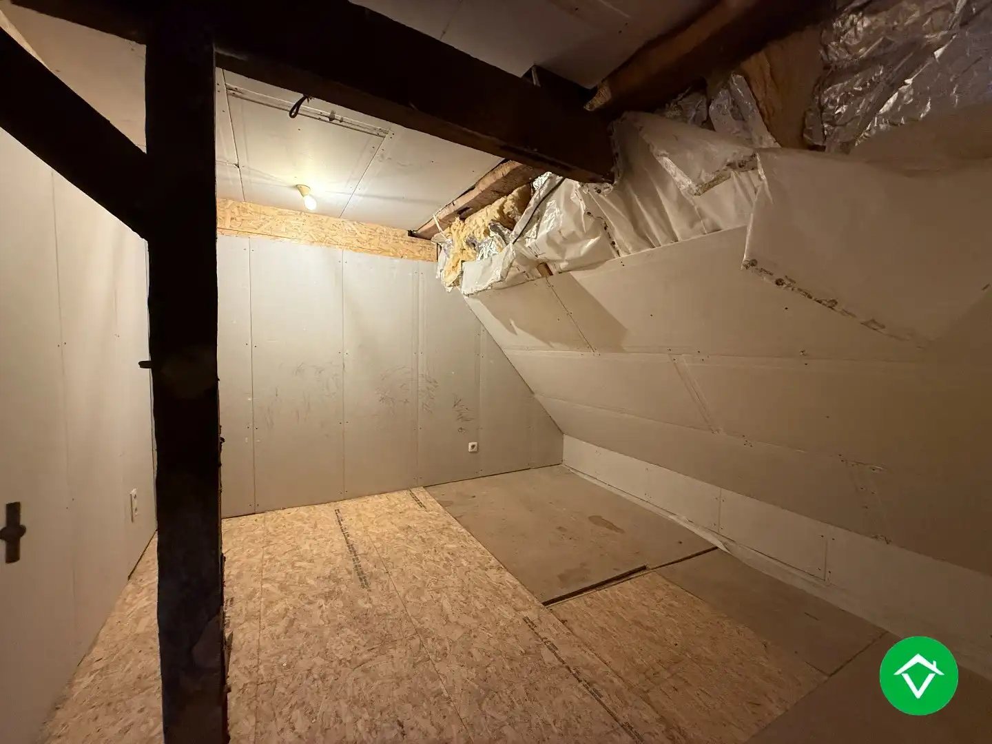 Rustig gelegen halfopen bebouwing met 3 slaapkamers, tuin en garage met uitweg! foto 12