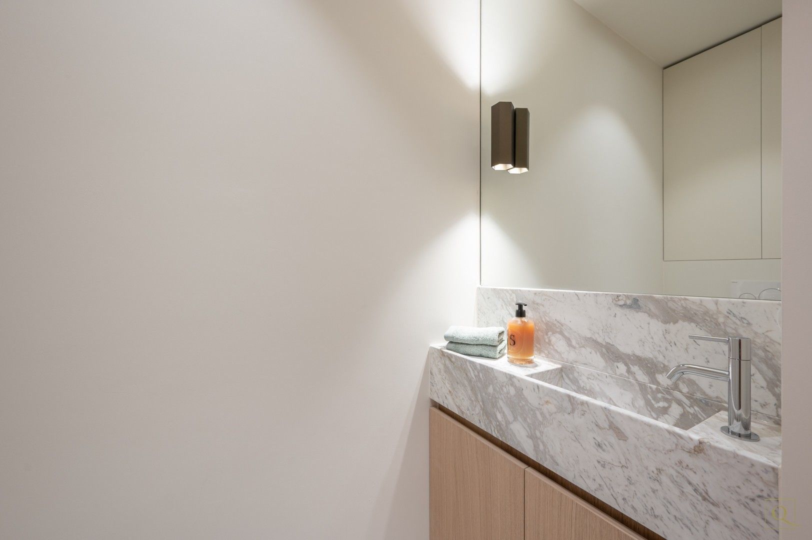 Luxueus gerenoveerde appartement vlakbij de winkels, het strand en de zee. foto 12