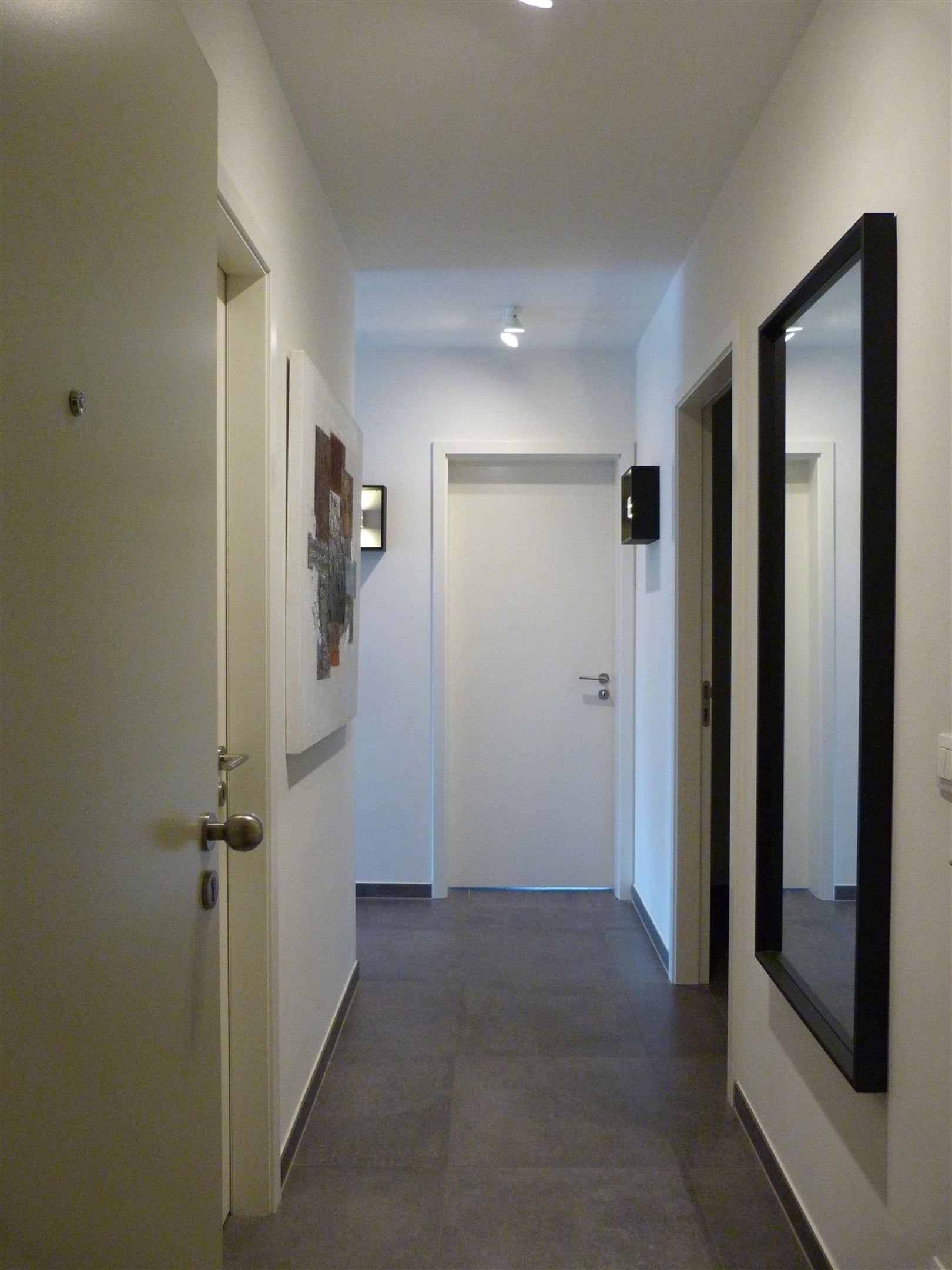 Luxe nieuwbouw-appartement met 2 slpk's,terras en garage in centrum St - Truiden foto 3