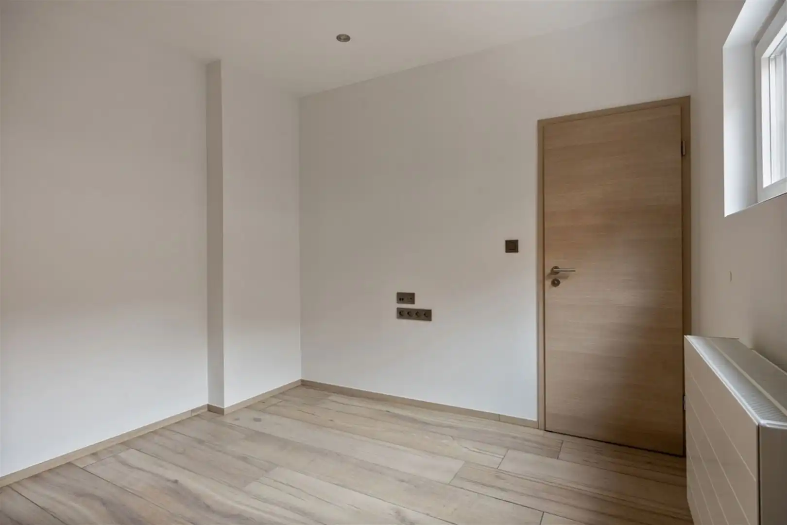 TE KOOP: Gesloten bebouwing met 3 slaapkamers te Kuringen foto 15