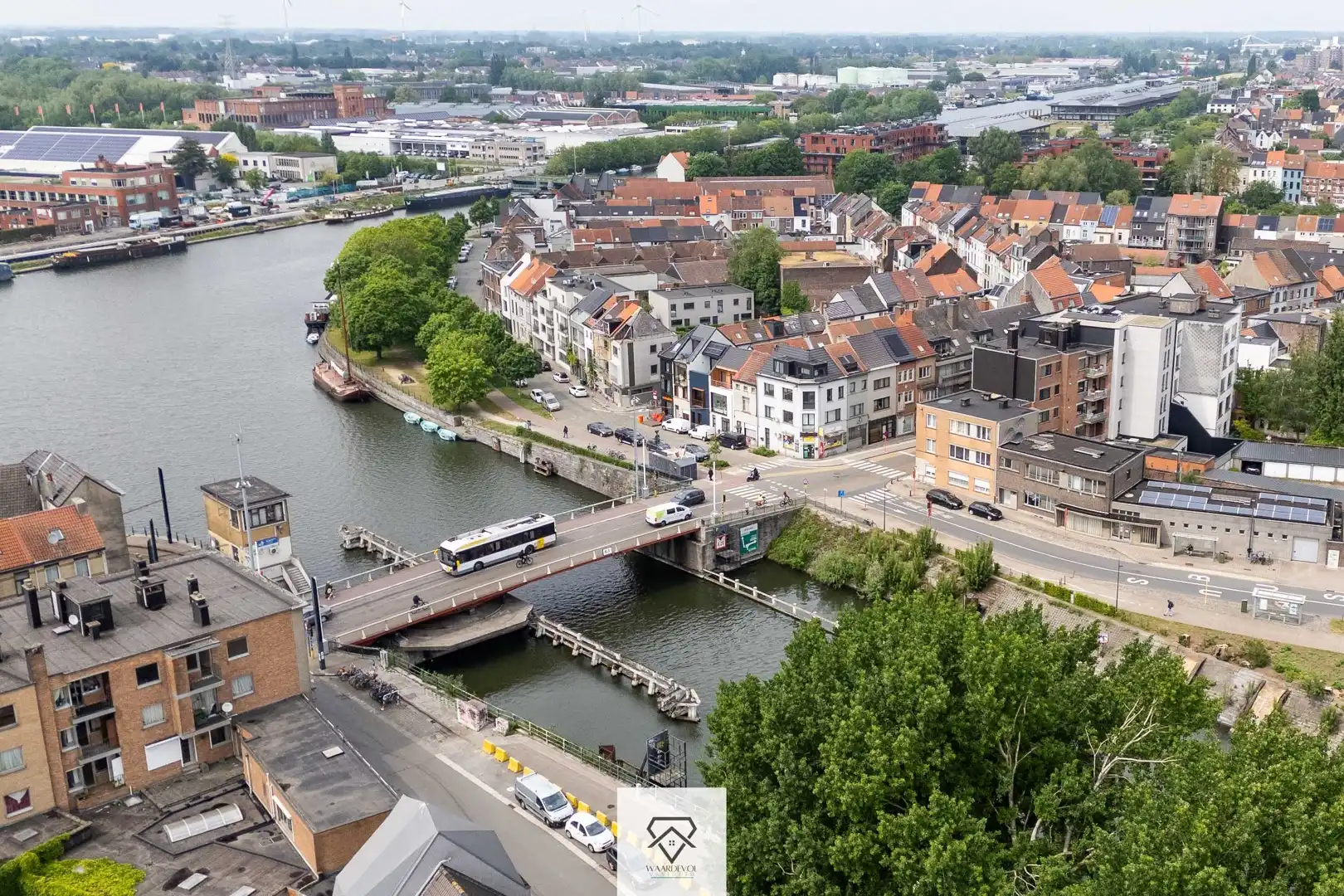 Instapklare woning met uniek waterzicht in de Oude Dokken te Gent foto 22