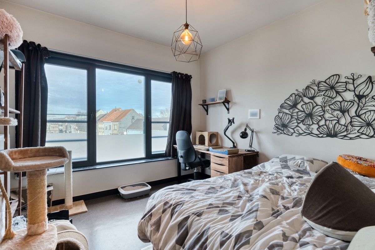 Sterk visueel gelegen kantoorgebouw met 3 standplaatsen en groot bovenliggend appartement met 6% bruto rendement. foto 18