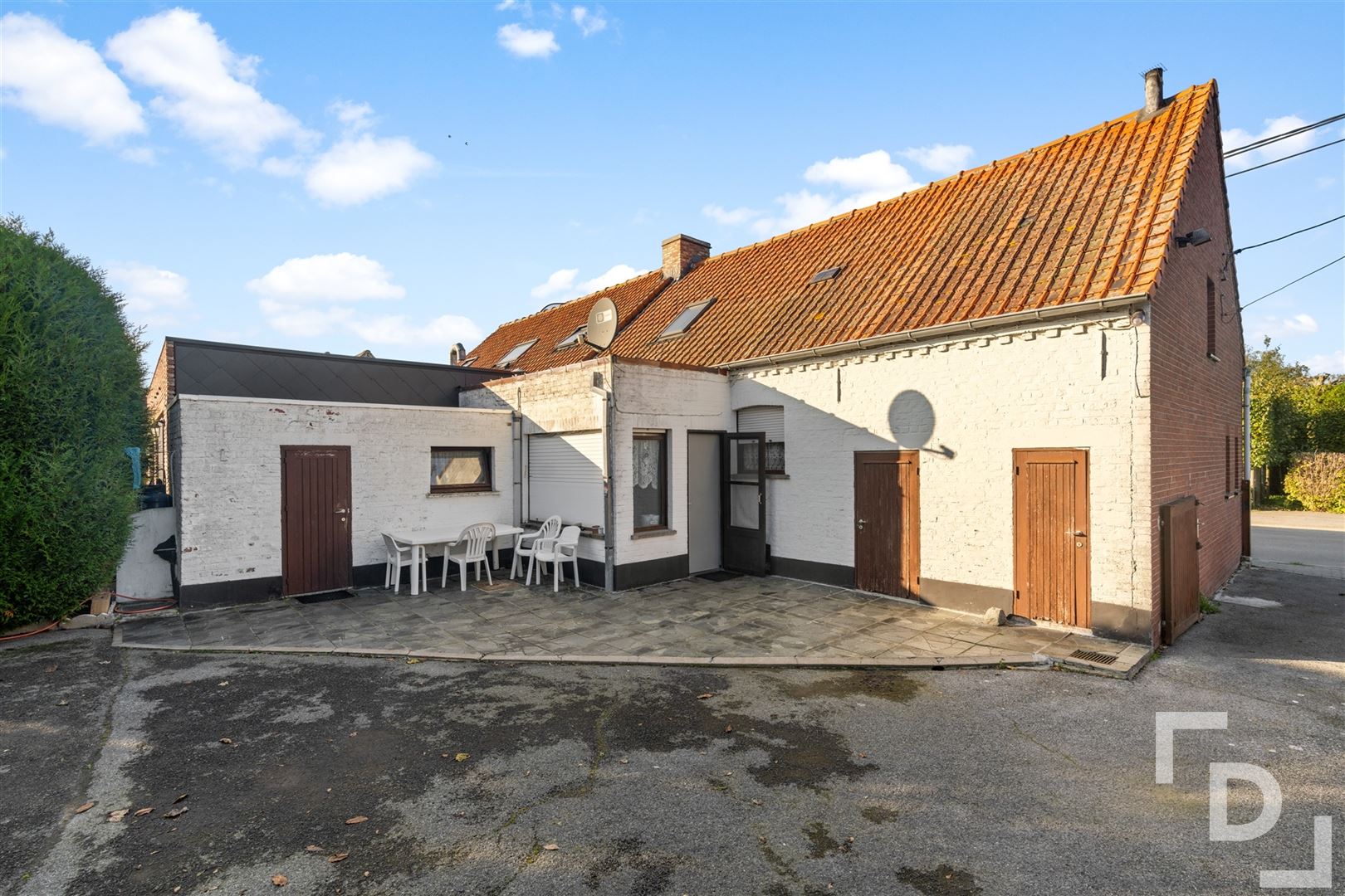 Te renoveren halfopen woning in Langemark! foto 2