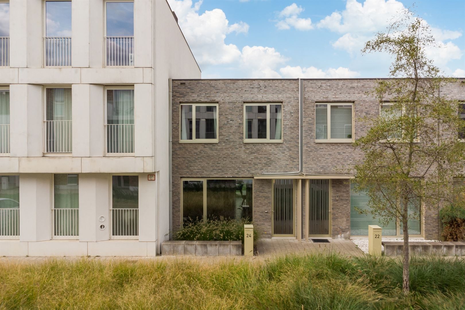 Een eigentijdse woning nabij groen en met stedelijke flair foto {{pictureIndex}}