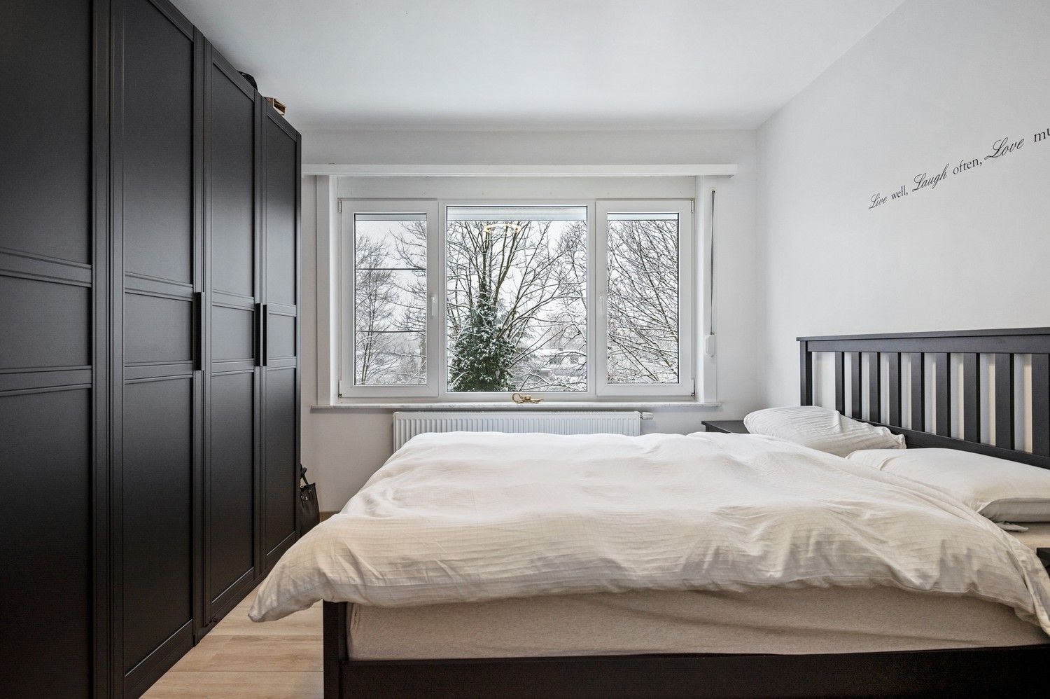 Ruime grotendeels gerenoveerde belétage met 3 slaapkamers, tuin en garage met oprit in Kapellen foto 9