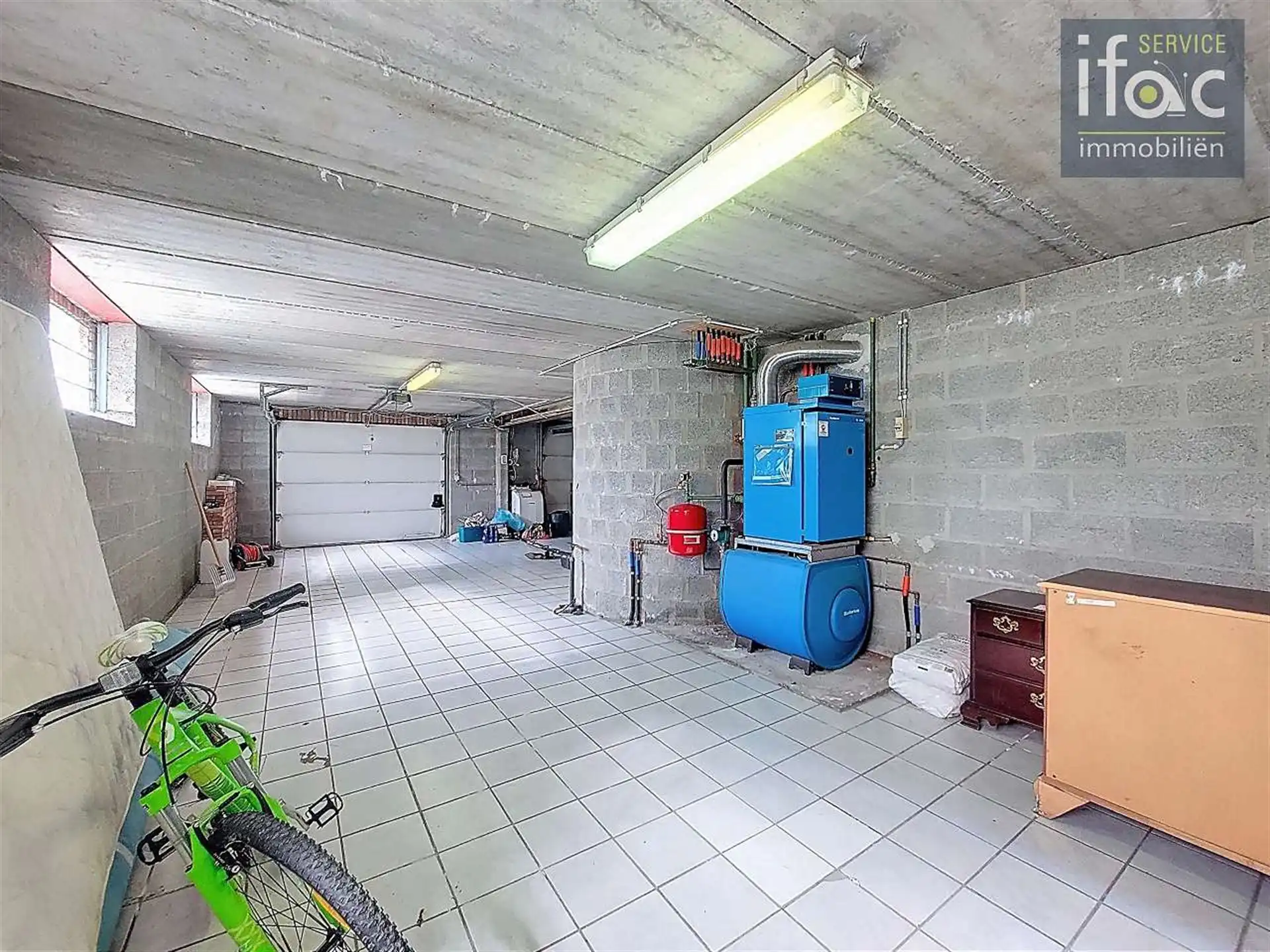 Fantastisch gelegen villa met panoramisch uitzicht  foto 28