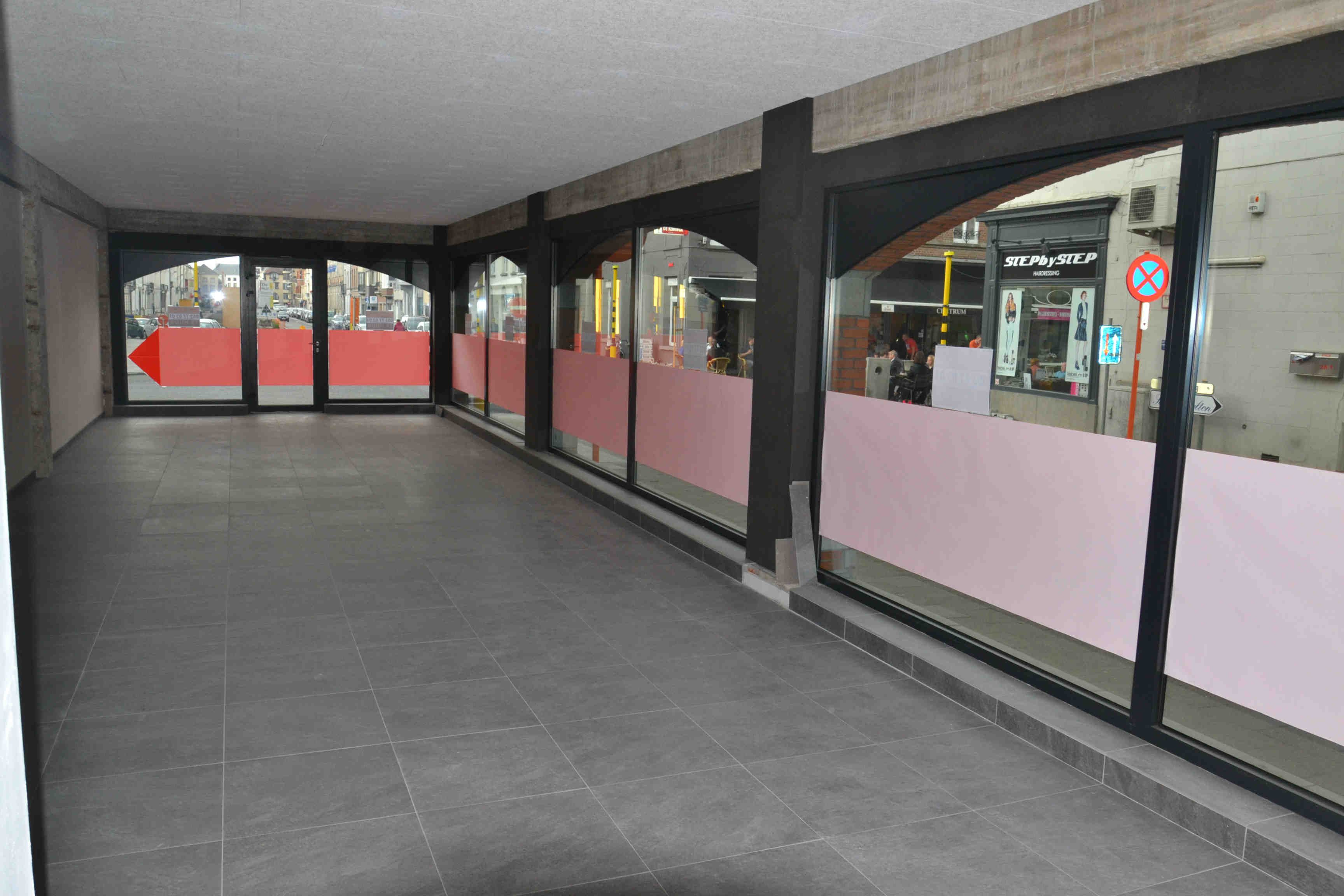 PRACHTIG COMMERCIEEL HOEKPAND TE HUUR – TOPLIGGING AALST CENTRUM foto 3