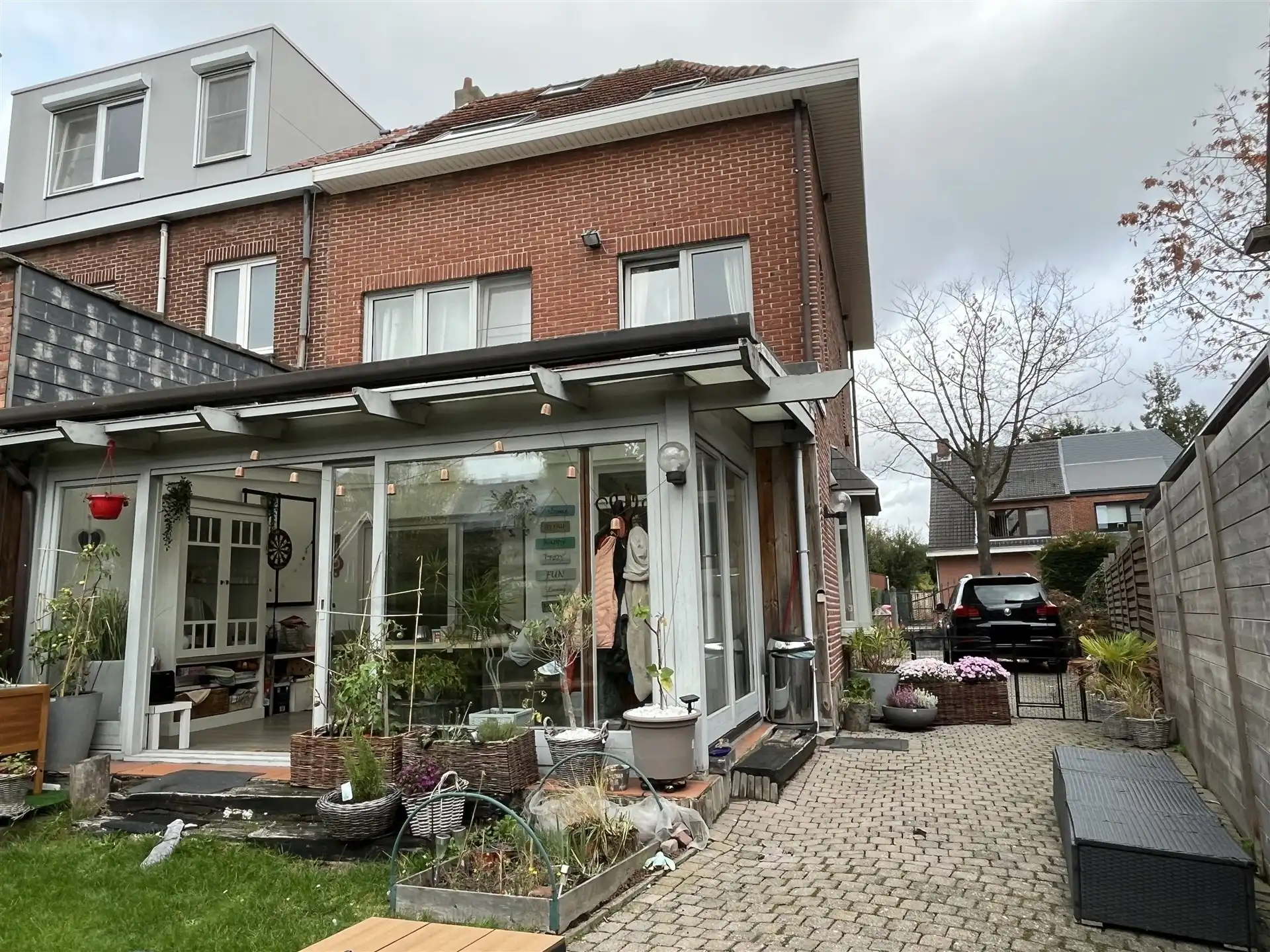 Halfopen bebouwing met garage en tuin foto 17