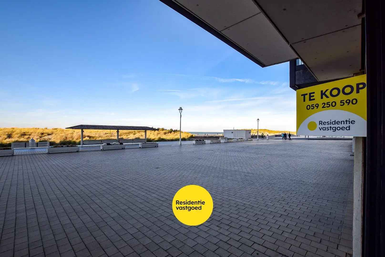 Prachtig afgewerkt appartement (45m²) met frontaal zeezicht op de zeedijk van Nieuwpoort!  foto 2