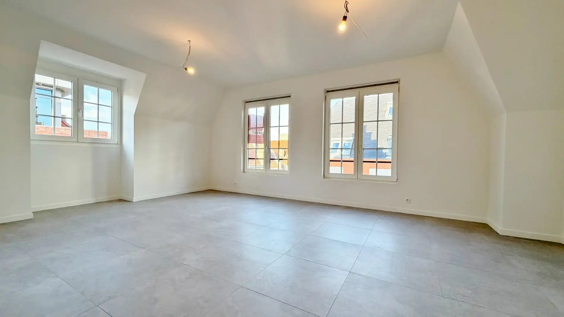 Stijlvol gerenoveerd appartement op toplocatie in het centrum van Ieper. foto 6