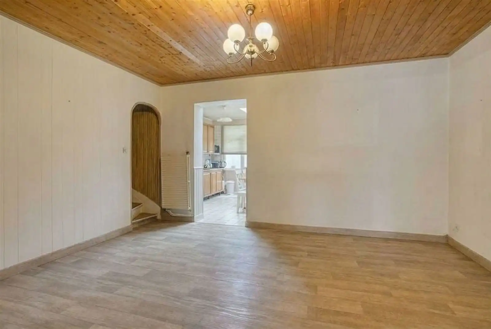 Woning met 4 slaapkamers en grote garage te Ruisbroek foto 4