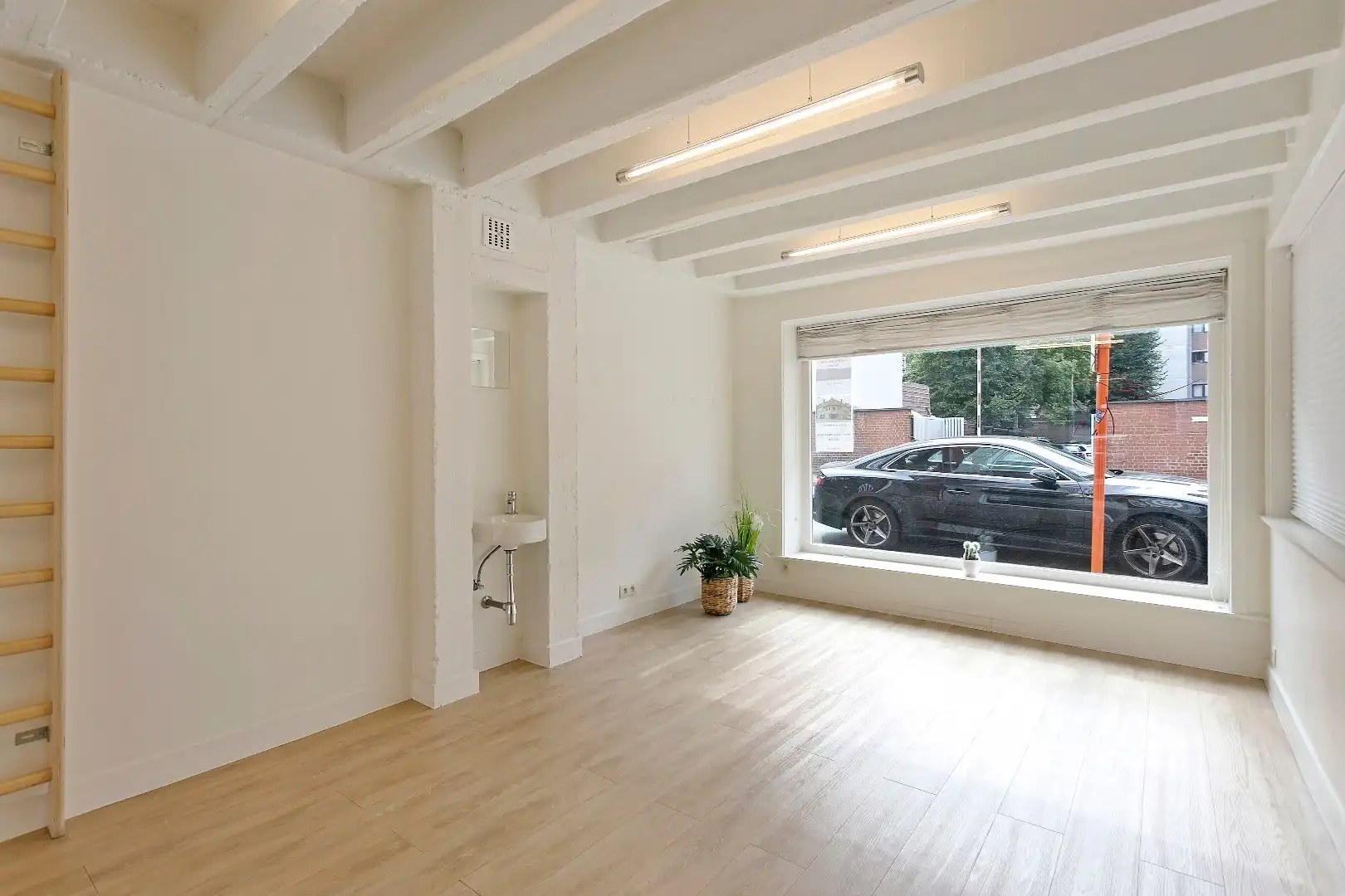 Ideale praktijk-, kantoor- of handelsruimte in het centrum van Kortrijk! foto 3