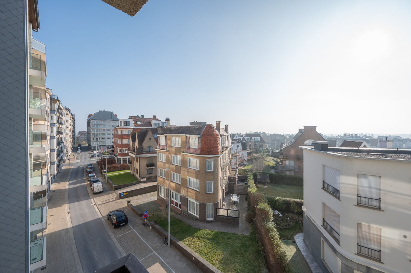 Te renoveren appartement vlakbij het strand in Duinbergen foto 2