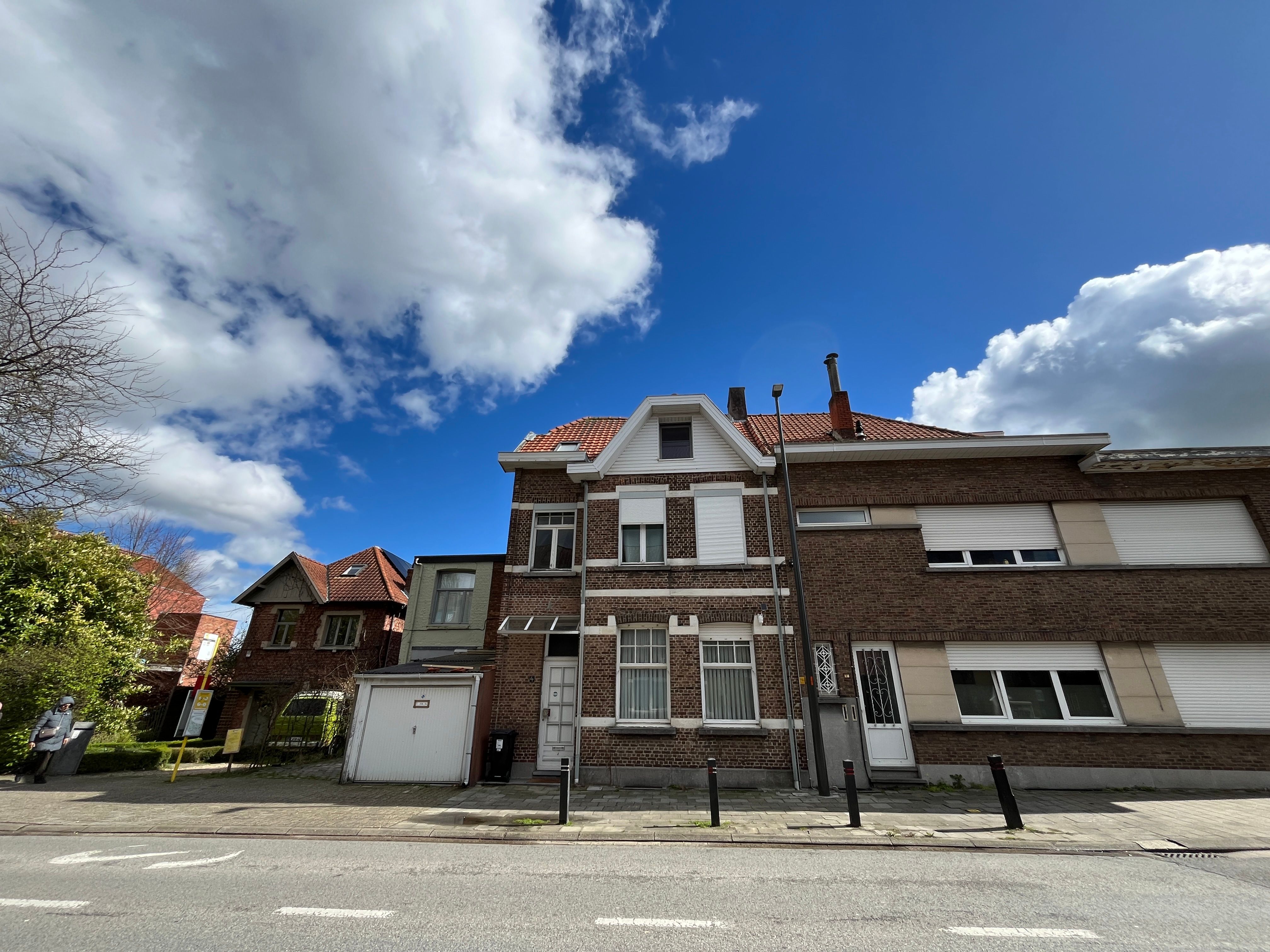 Grotendeels gerenoveerde woning met 4 slpks in Mortsel foto 19