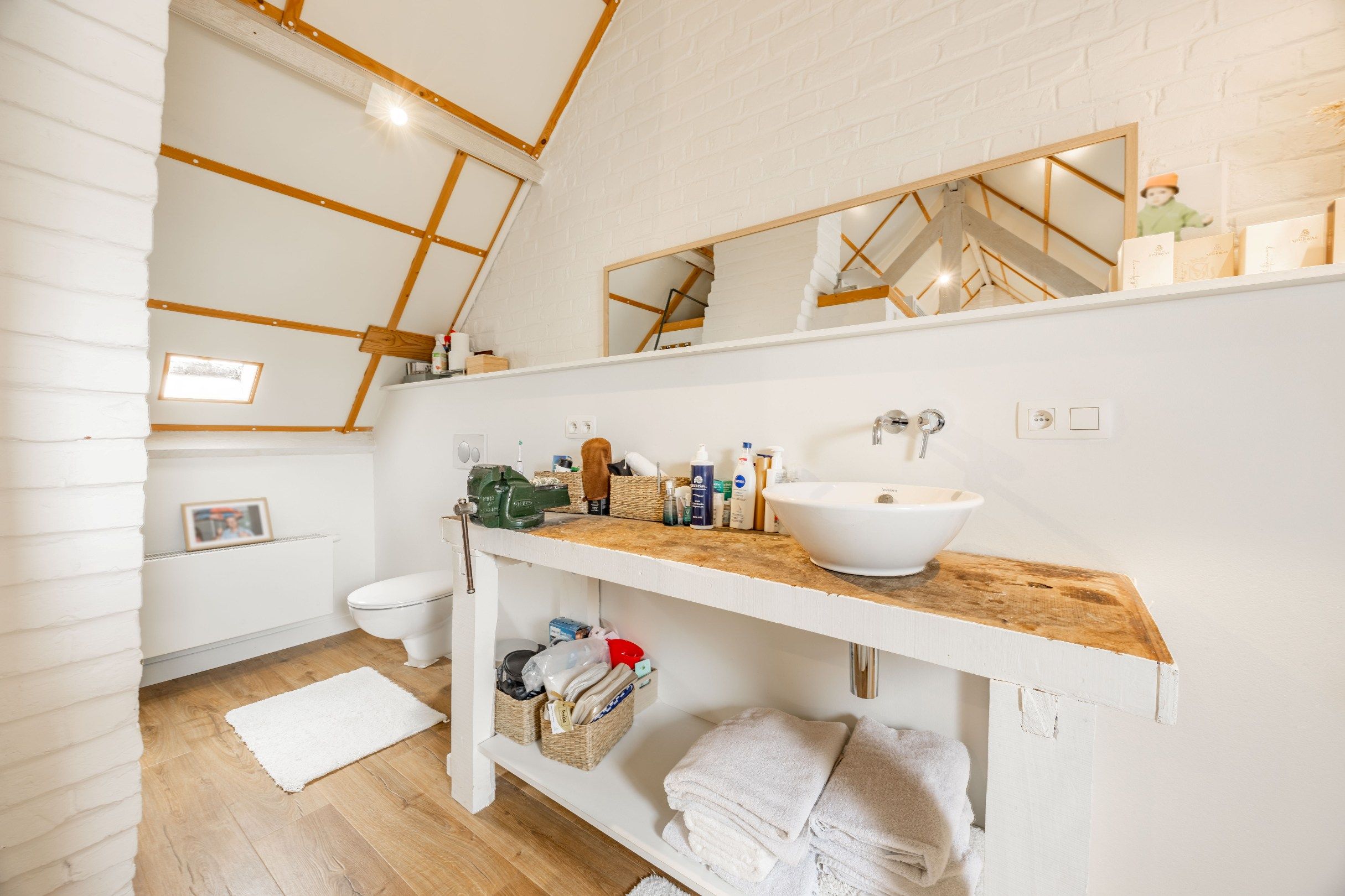 Gerenoveerde woning met garage foto 32