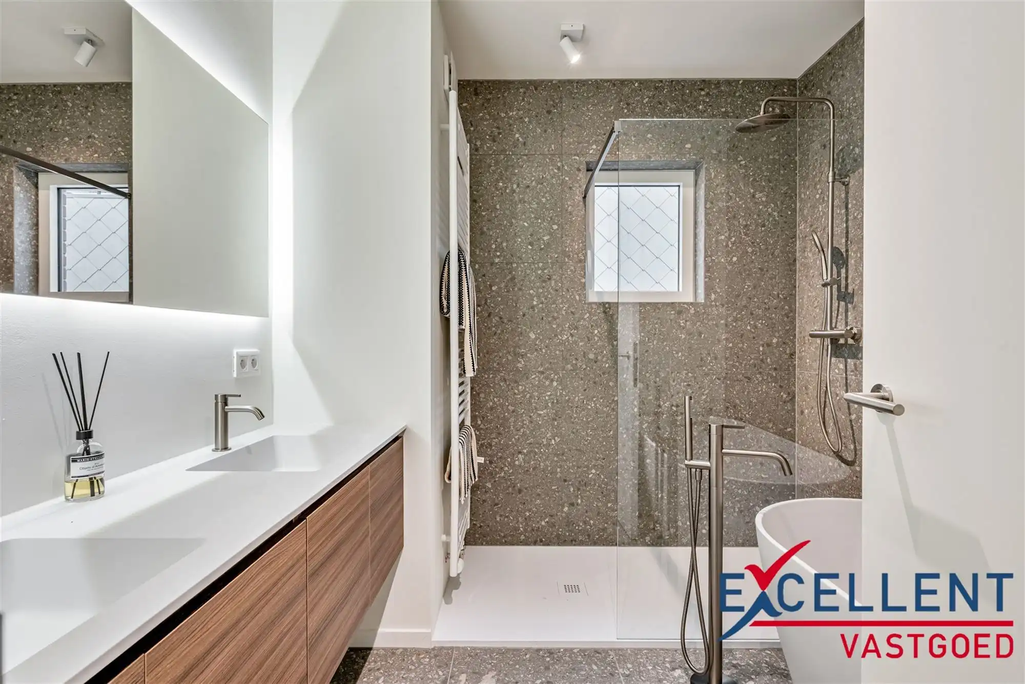 Stijlvol 2-slaapkamer appartement centrum  Deinze foto 6