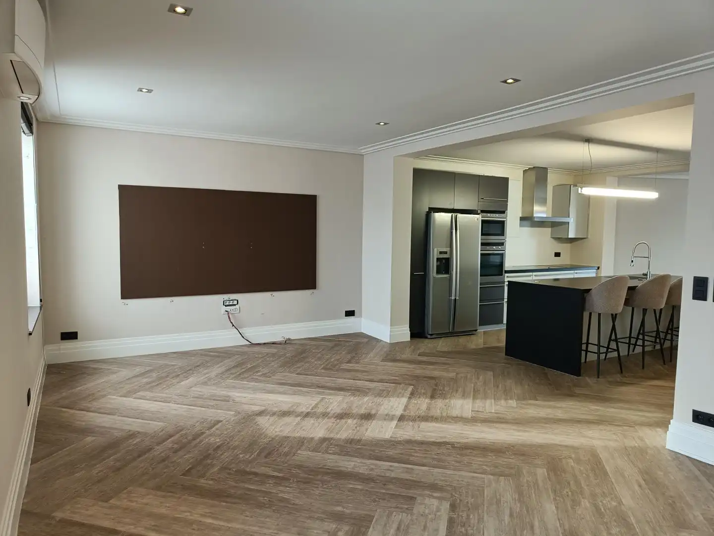 Gerenoveerd appartement met 3 slaapkamers foto {{pictureIndex}}