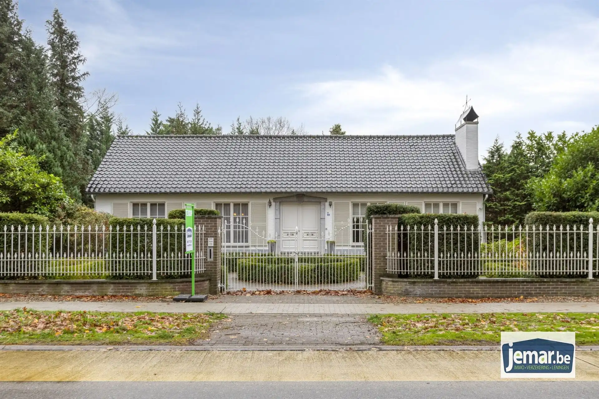 Hoofdfoto van de publicatie: Vrijstaande villa van 306 m² op 17a95ca, gelegen vlak bij Connecterra, de toegangspoort tot het Nationaal Park Hoge Kempen, en op wandelafstand van Maasmechelen Village!
