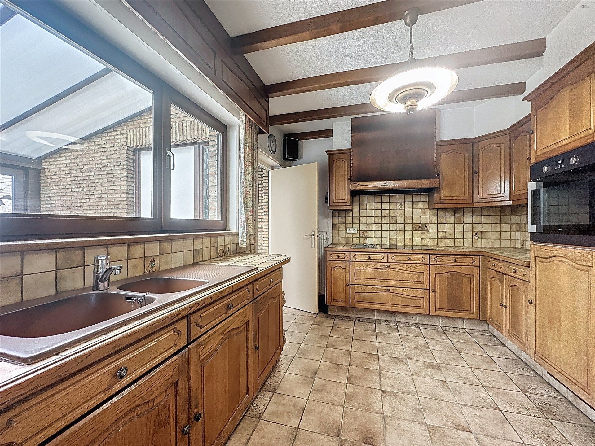 Open bebouwing met 4 slaapkamers op perceel van 2.062m² omringd door velden! foto 16