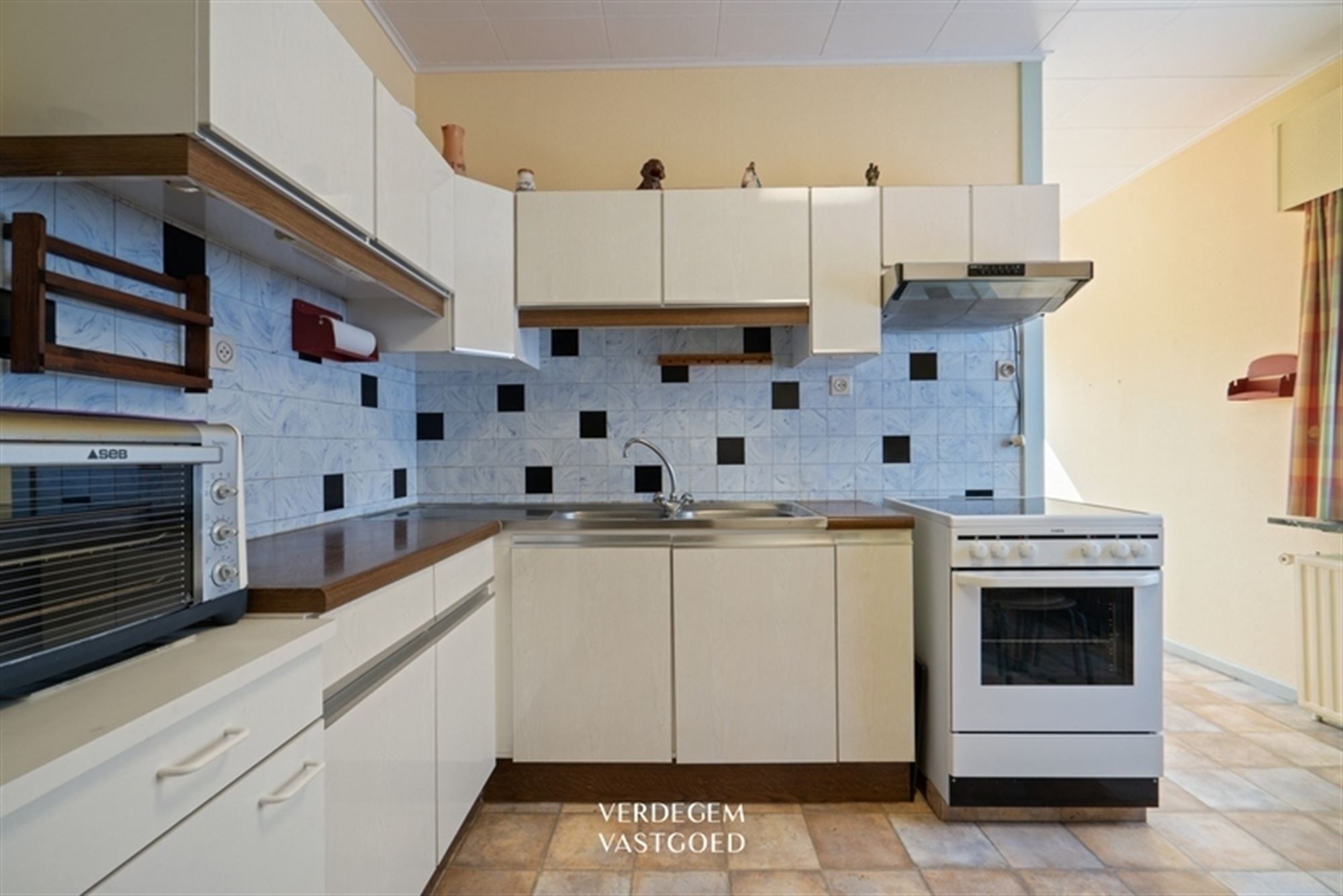 Te renoveren bungalow met magazijn op terrein van 1.826m² foto 8