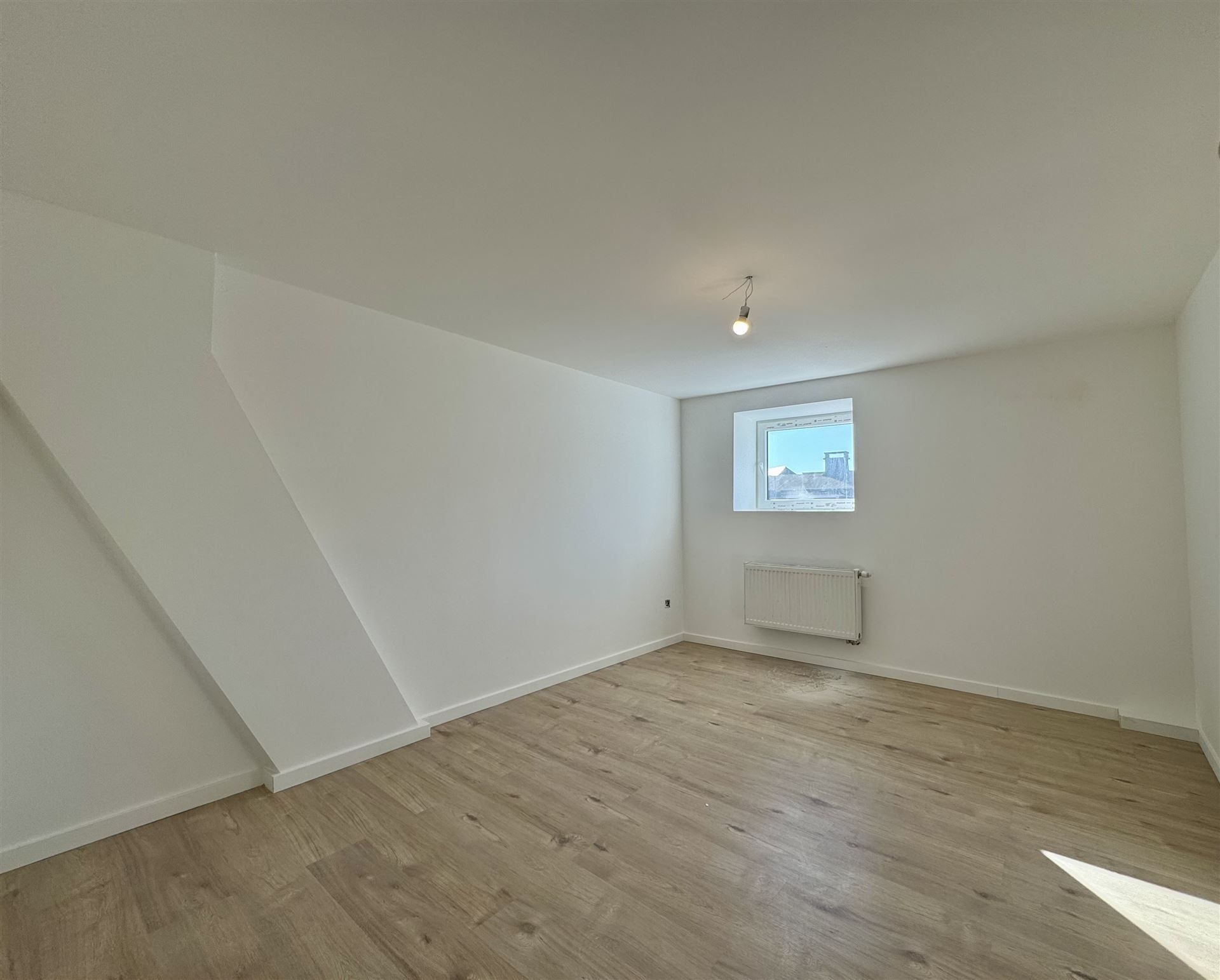 Gerenoveerde woning in het centrum van Maaseik! foto 12