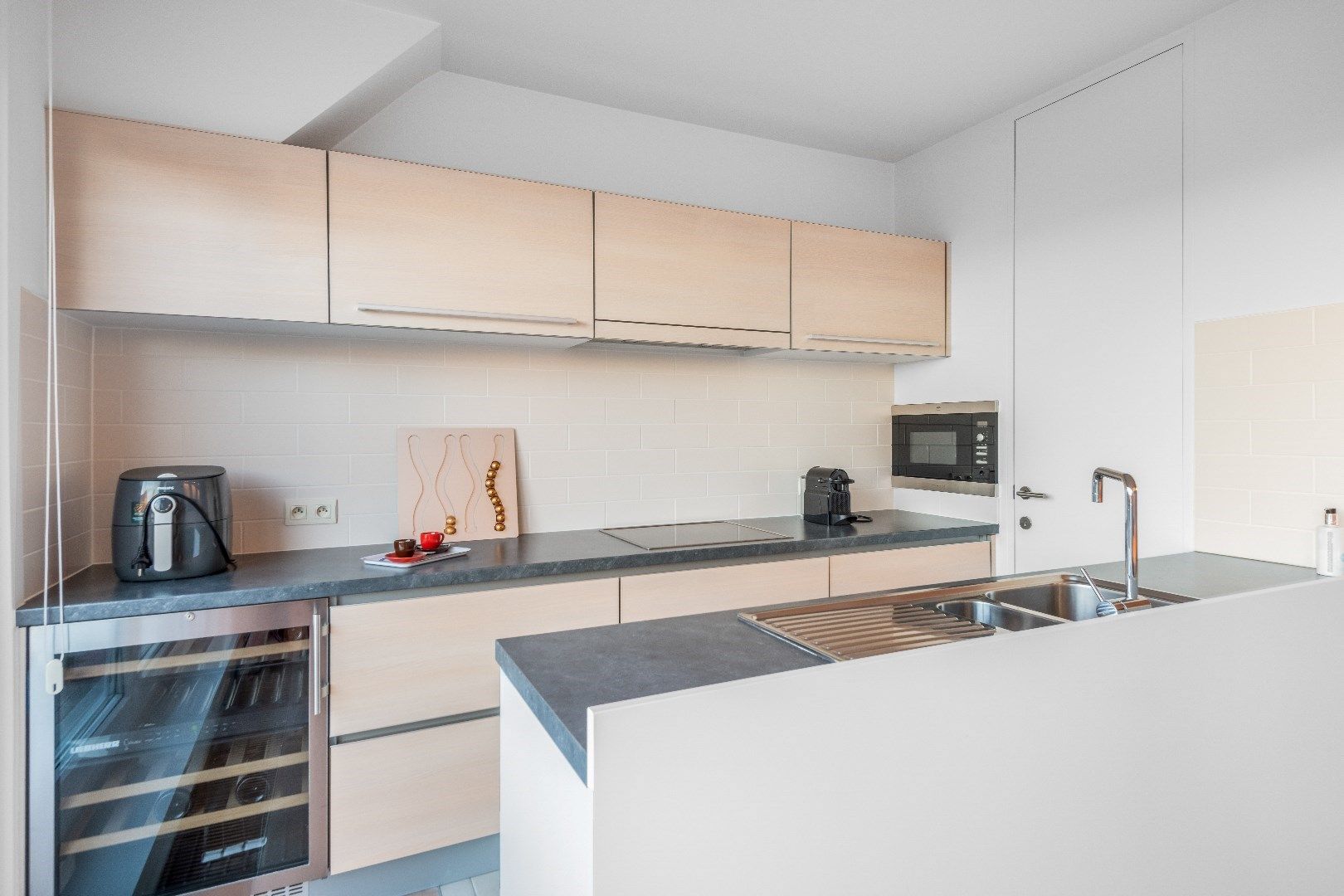 Ruim en lichtrijk doorzonappartement gelegen aan de zonnekant van de Lippenslaan foto 11
