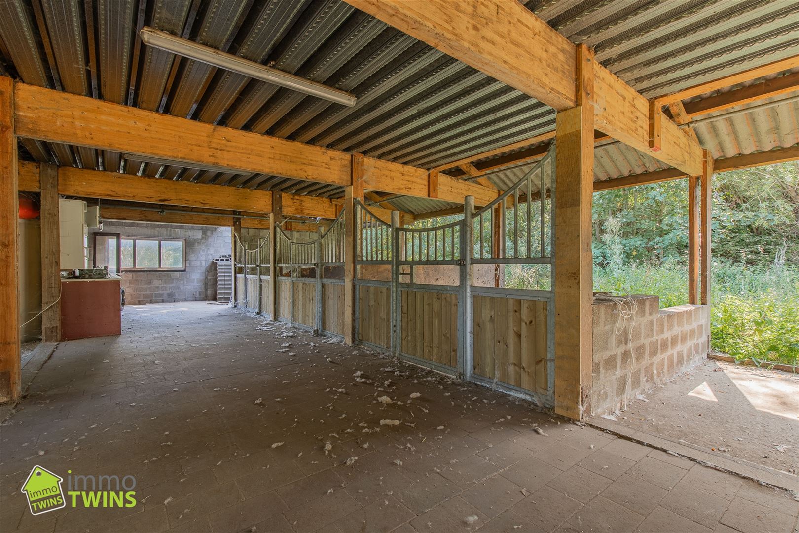 Eigendom met 11 paardenstallen en woning in Grembergen foto 8