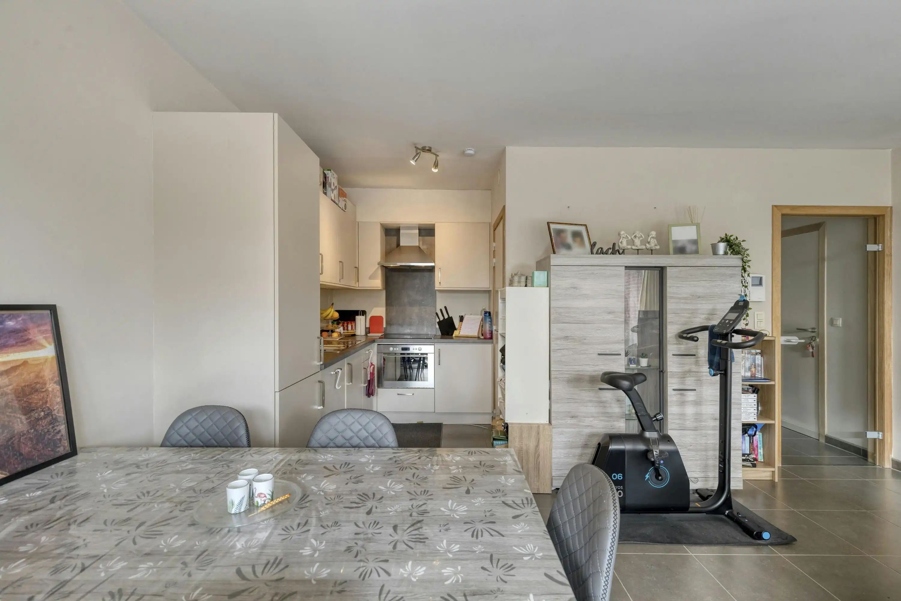 Instapklaar appartement in Ieper met terras en garage  foto 6